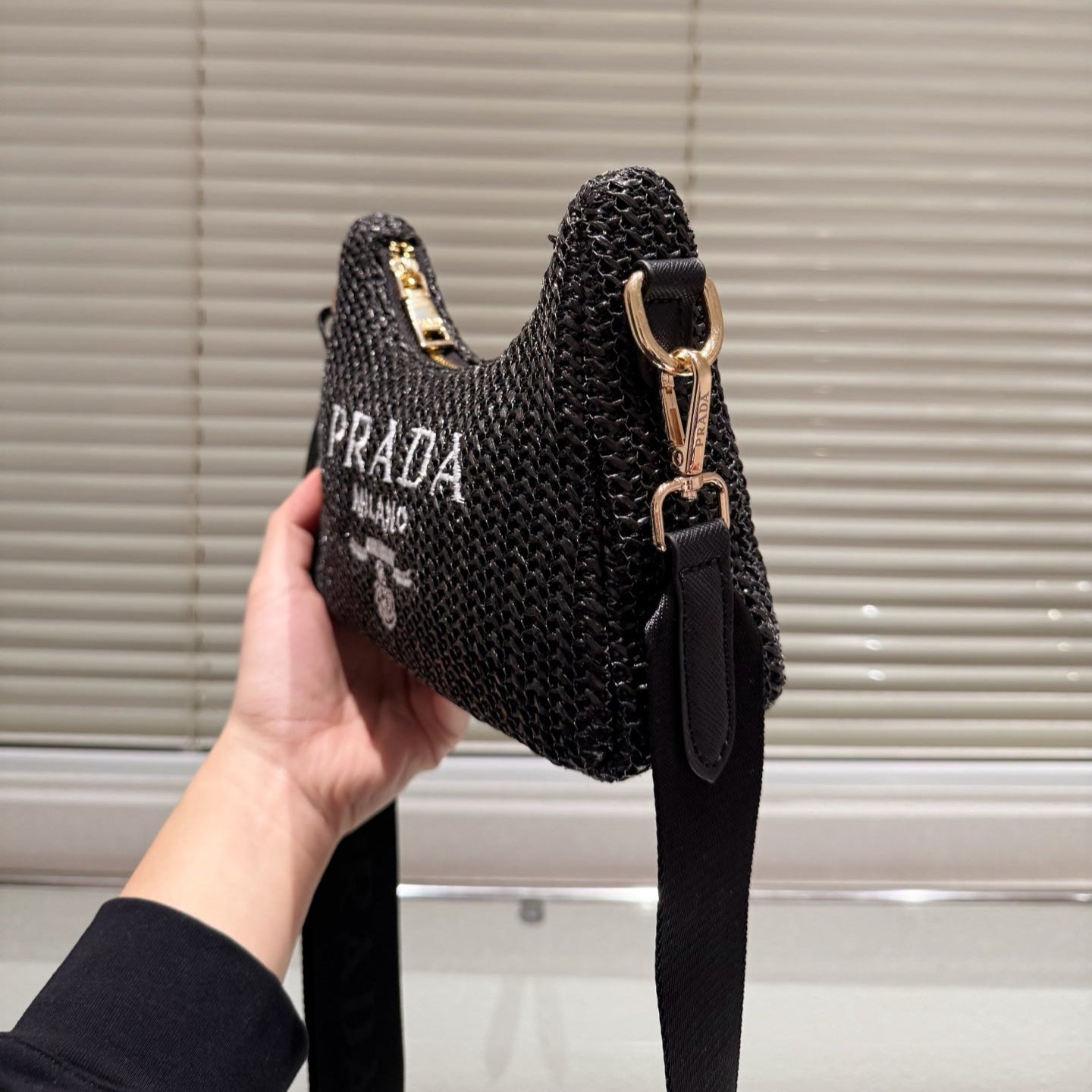 HOBO CROCHET BAG 23 IN BLACK WOVEN RAFFIA GOLD HARDWARE