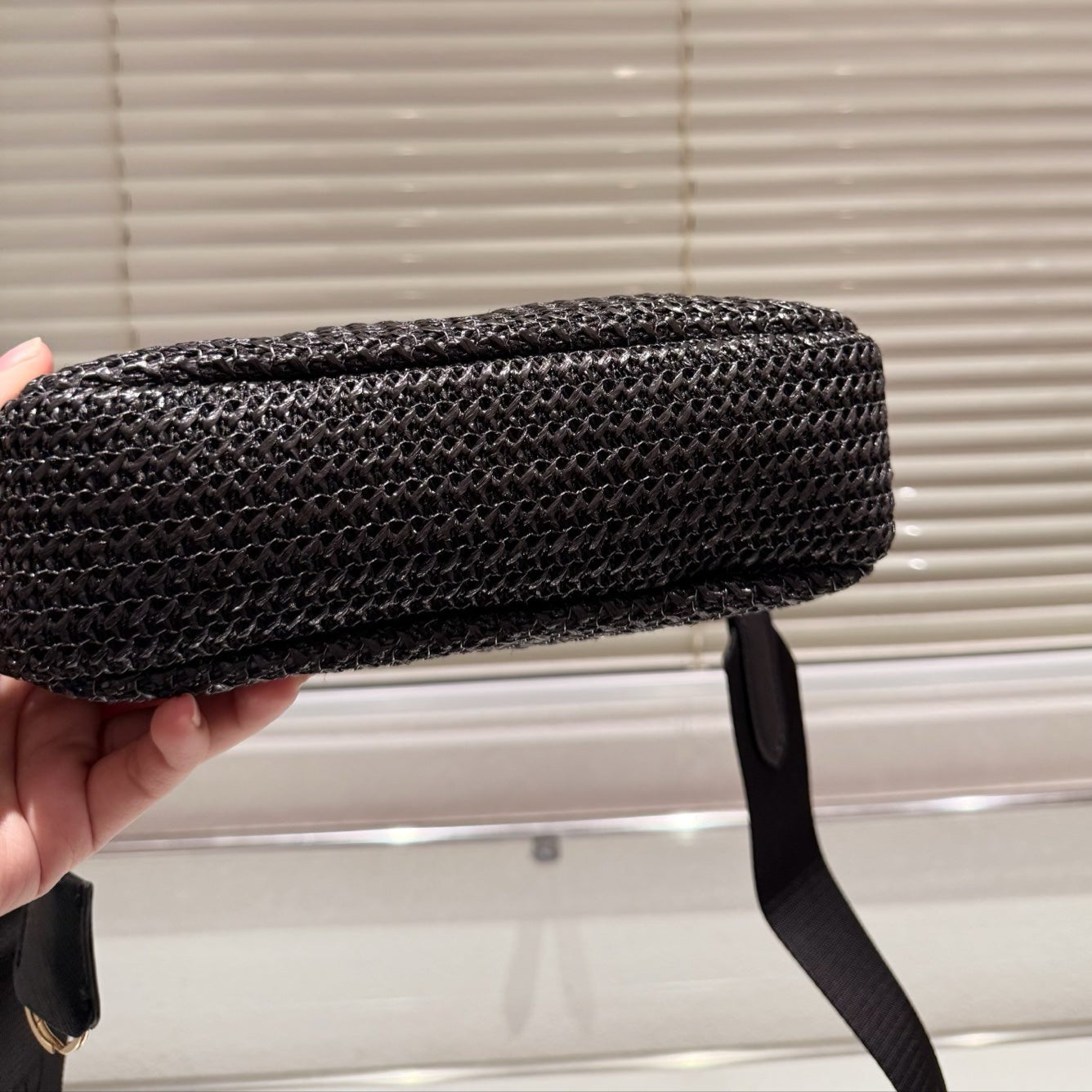 HOBO CROCHET BAG 23 IN BLACK WOVEN RAFFIA GOLD HARDWARE