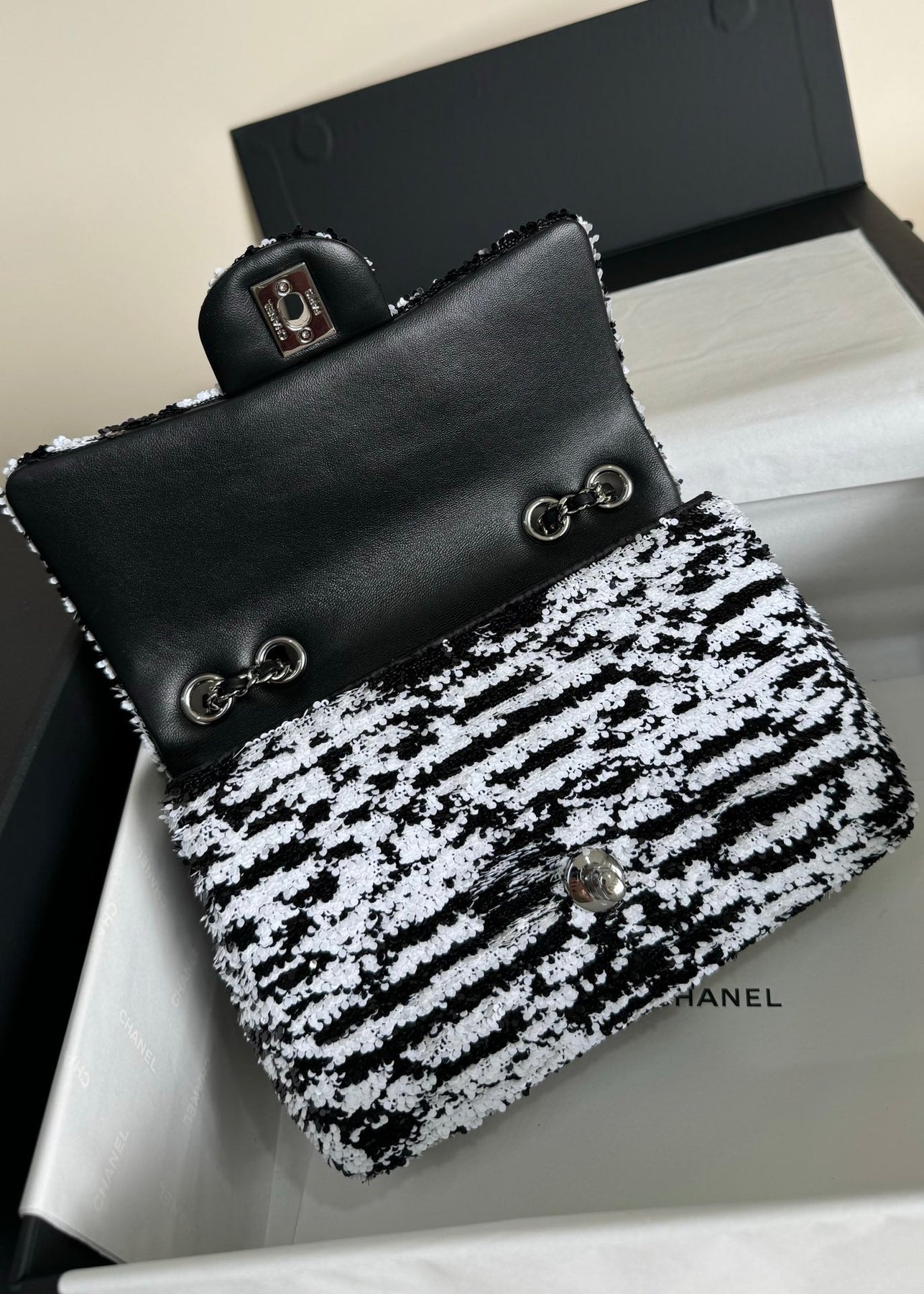 FLAP BAG 20 IN BLACK AND WHITE SEQUINS SILVER HARDWARE
