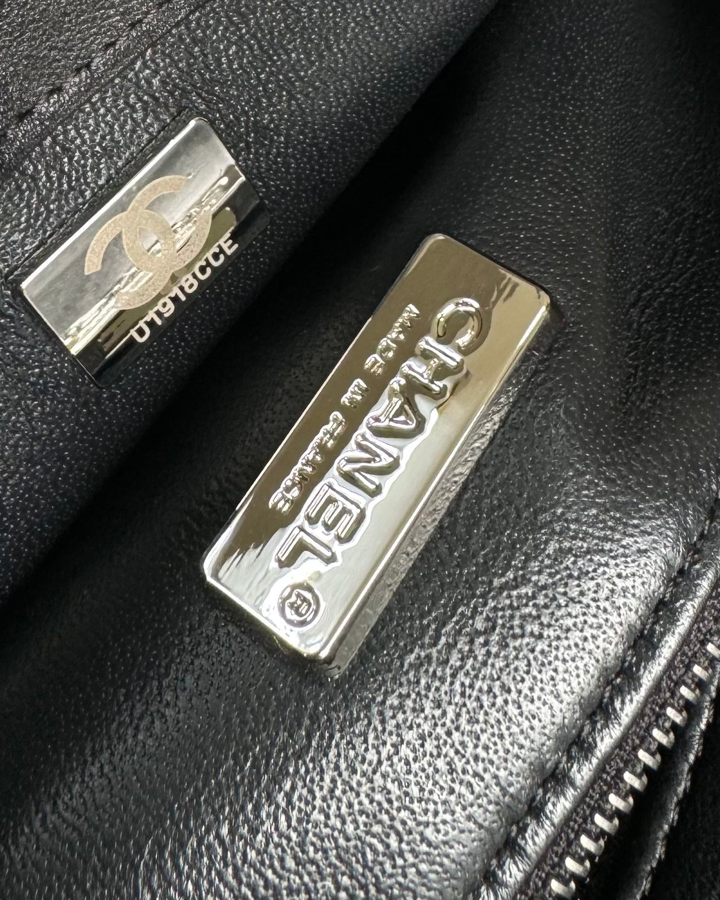 FLAP BAG 20 IN BLACK AND WHITE SEQUINS SILVER HARDWARE