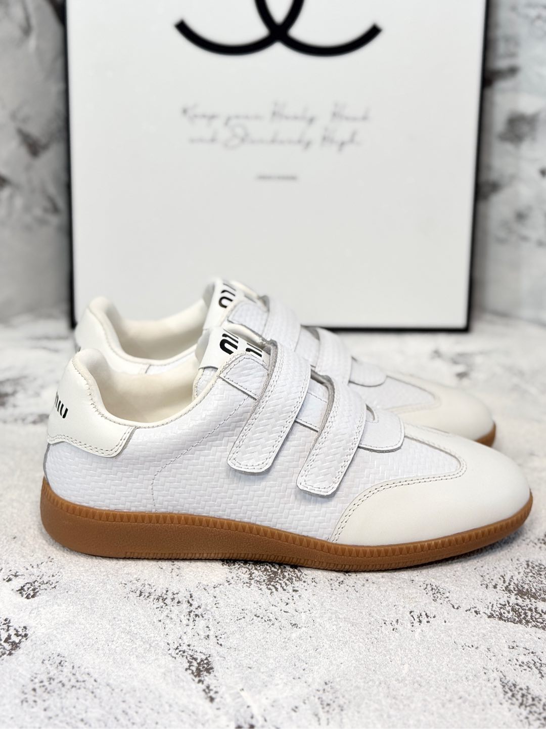 RETRO SNEAKERS WITH RIPTAPE STRAPS IN WHITE LAMBSKIN KNITTED PATTERN