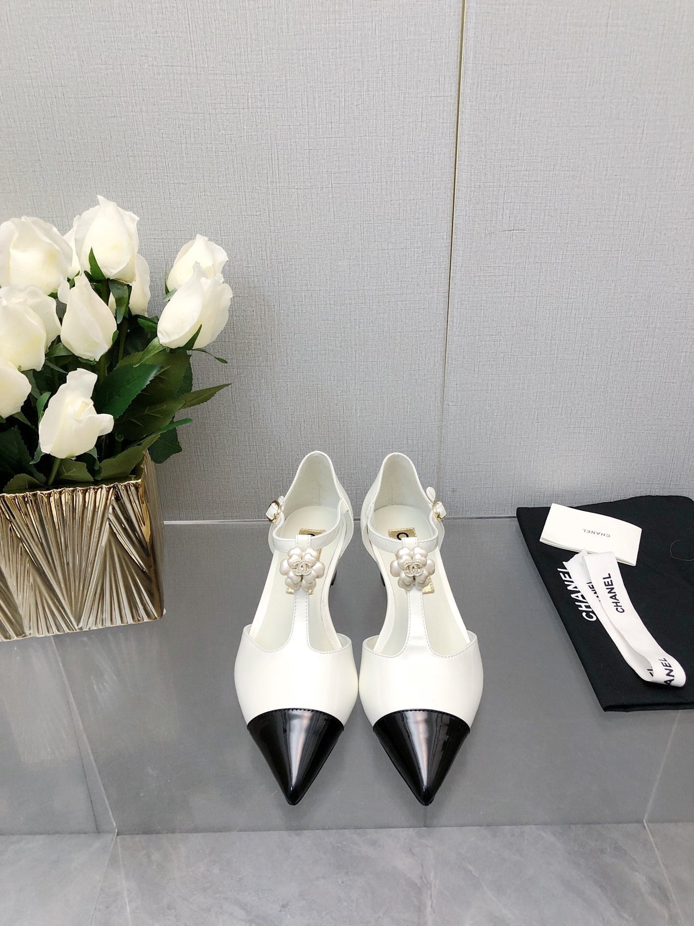 CAMELLIA CAP JANE SANDALS IN WHITE MIX BLACK LAMBSKIN