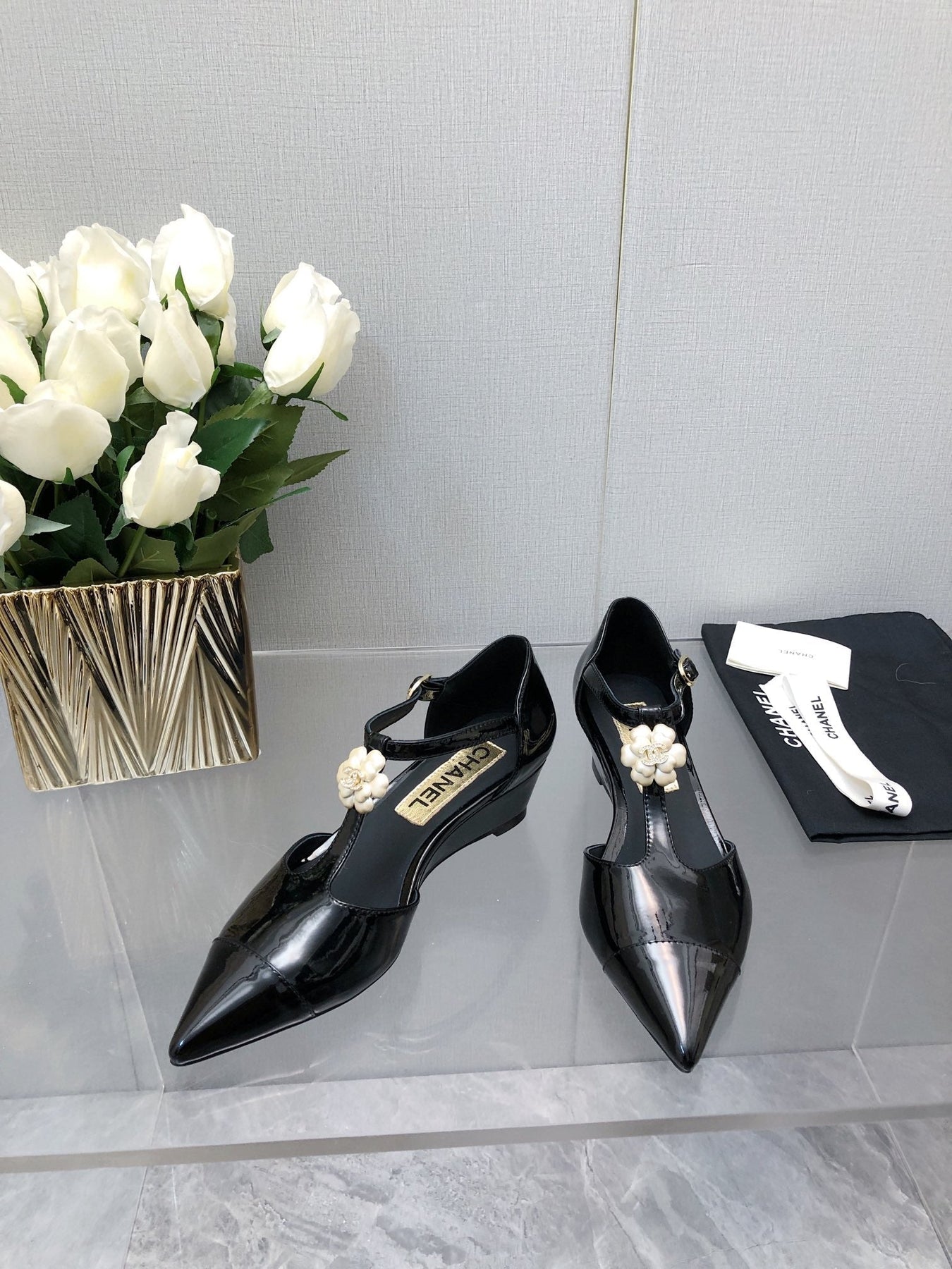 CAMELLIA CAP JANE SANDALS IN BLACK LAMBSKIN