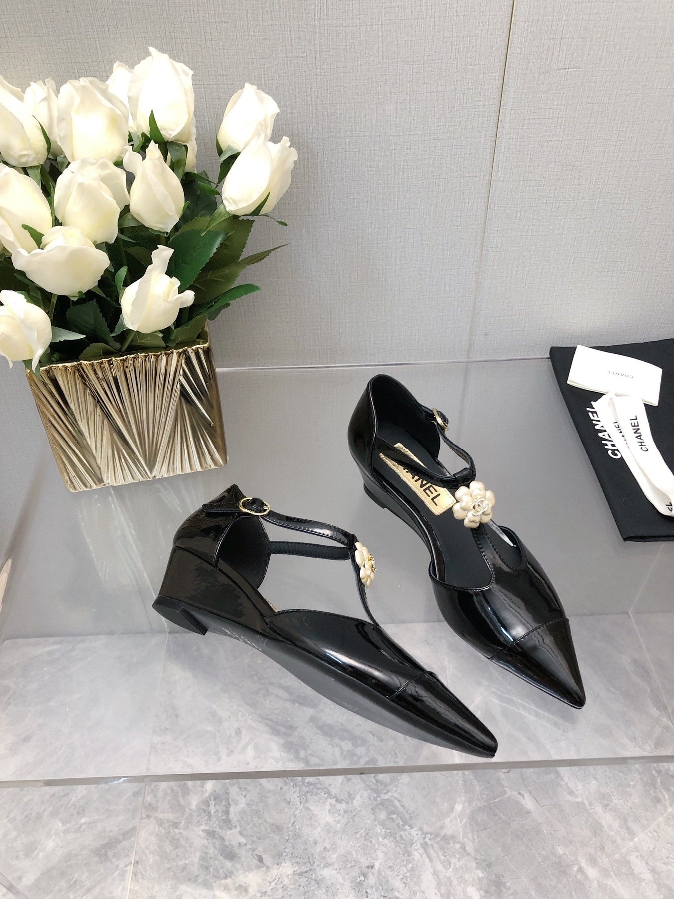 CAMELLIA CAP JANE SANDALS IN BLACK LAMBSKIN