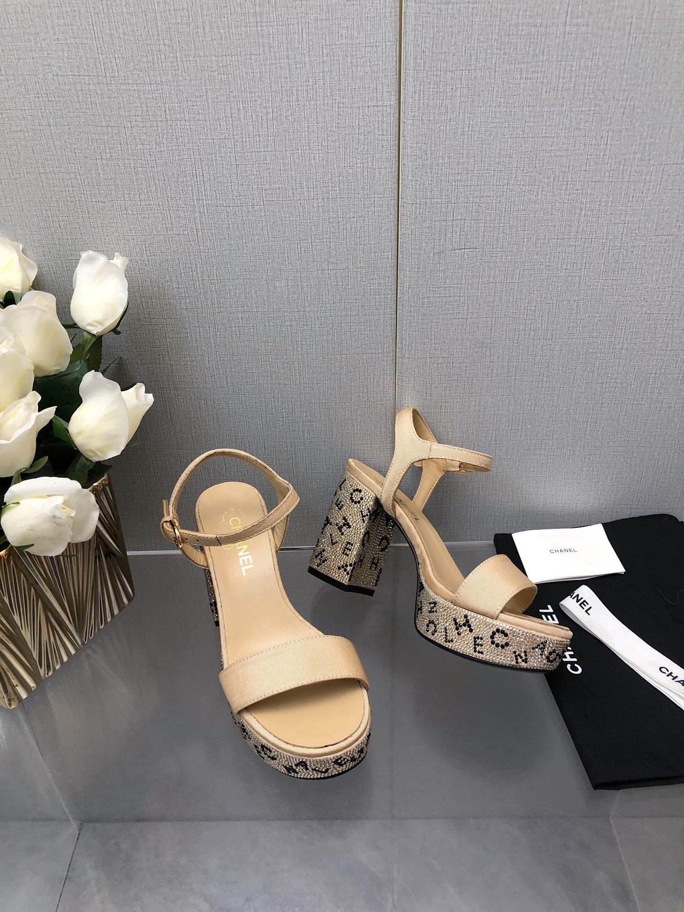 BLOCK HEEL WITH CRYSTAL 9 CM SANDAL IN SAND BROWN FABRIC