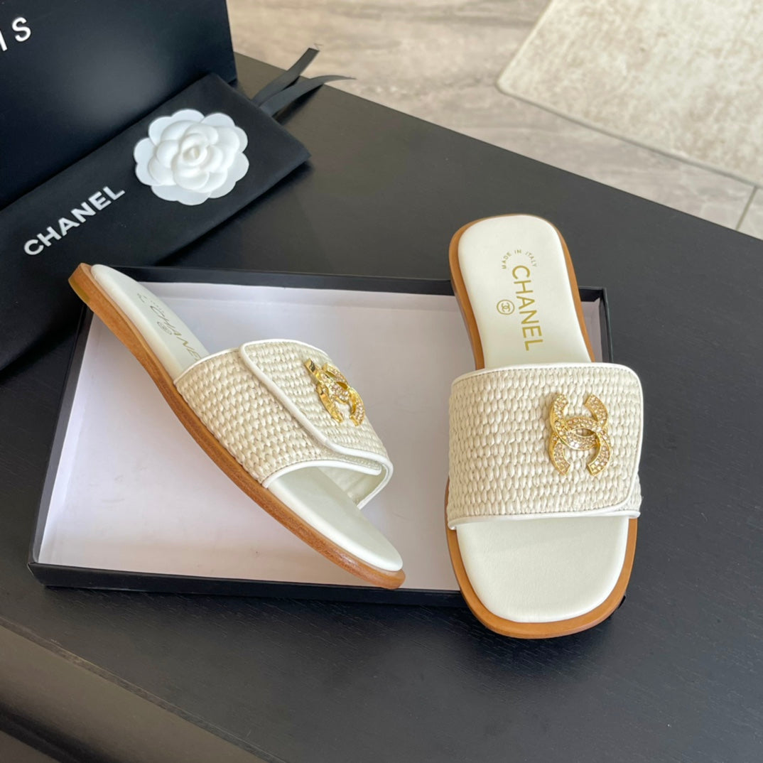 CC Logo Mule Sandal 10mm White Lambskin 610370