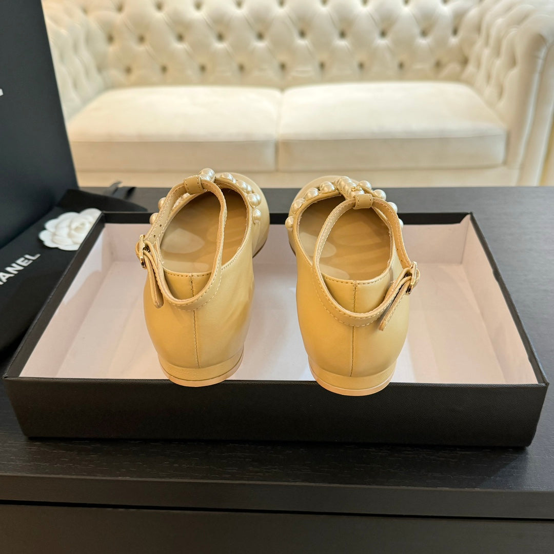 MARY JANES SHOES LIGHT YELLOW GOATSKIN WITH FAUX PEARL