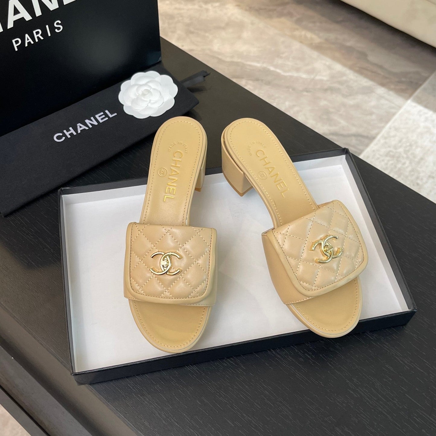 MID-HEEL 5 CM MULE IN TUSCAN BEIGE LAMBSKIN