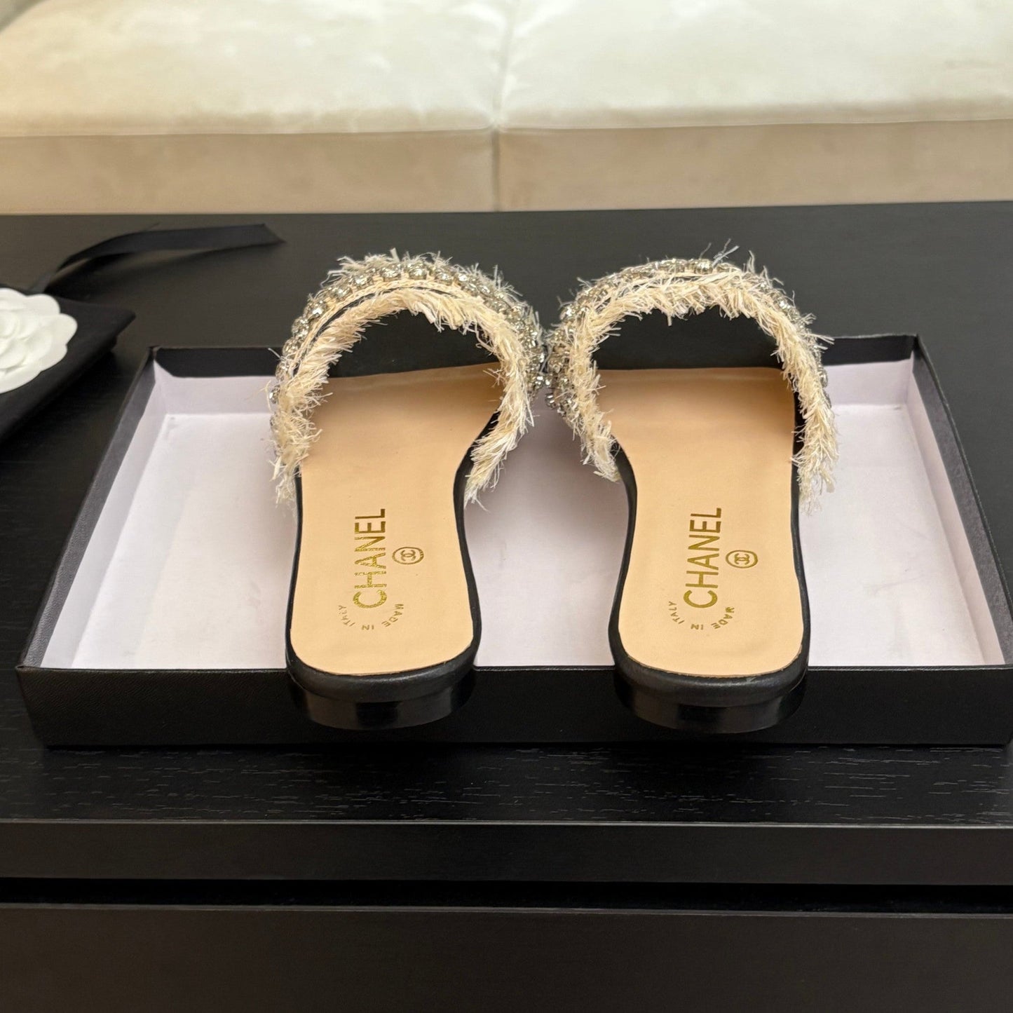 FLAT SANDALS BEIGE AND BLACK WITH CRYSTALS