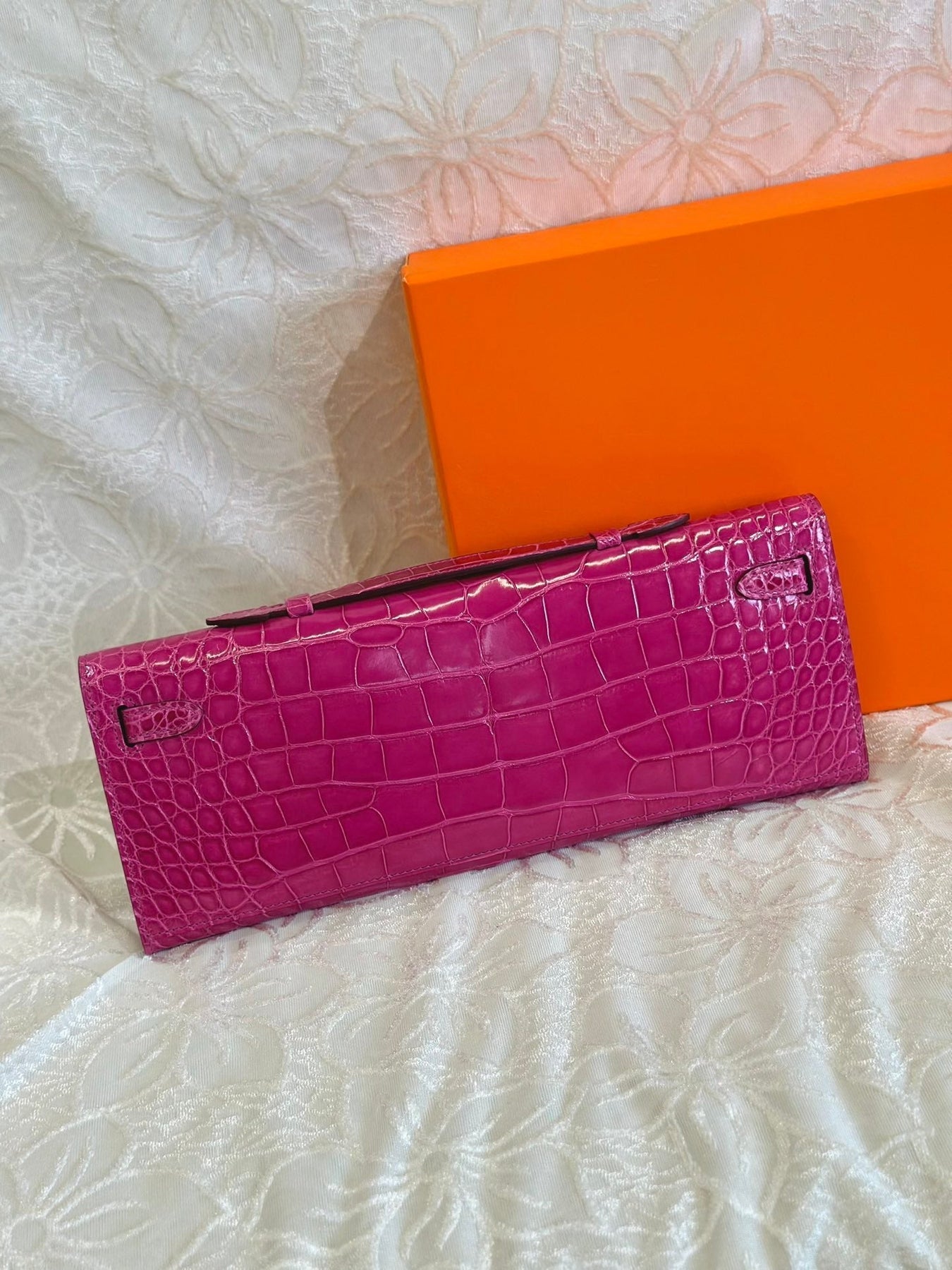 KELLY CUT 31 IN MAGENTA PURPLE SHINNY ALLIGATOR LEATHER WITH SILVER HARDWARE