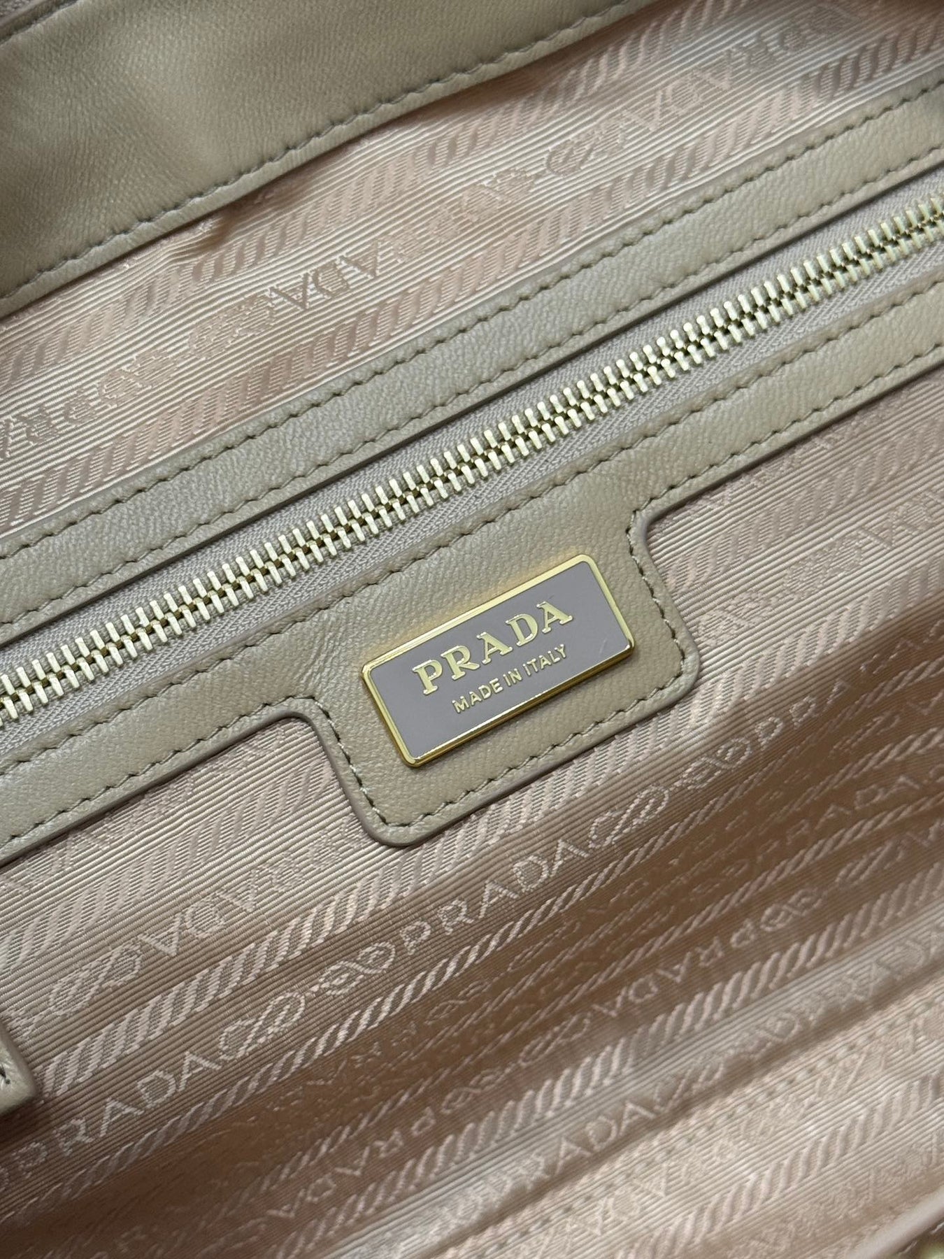 LARGE TOP HANDLE BAG 35 IN DRIED MOSS NYLON AND CALFSKIN TRIM