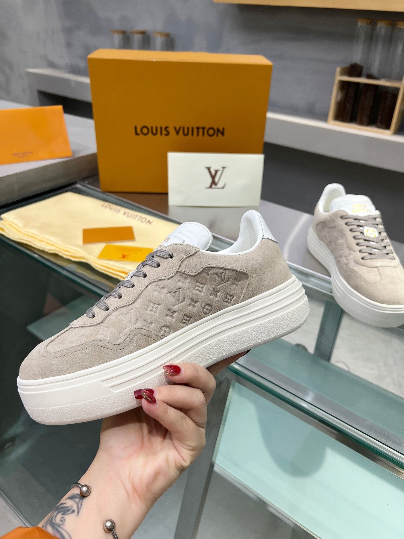 LV WOMEN GROOVY PLATFORM IN CAMEL BROWN EMBOSSED SUEDE