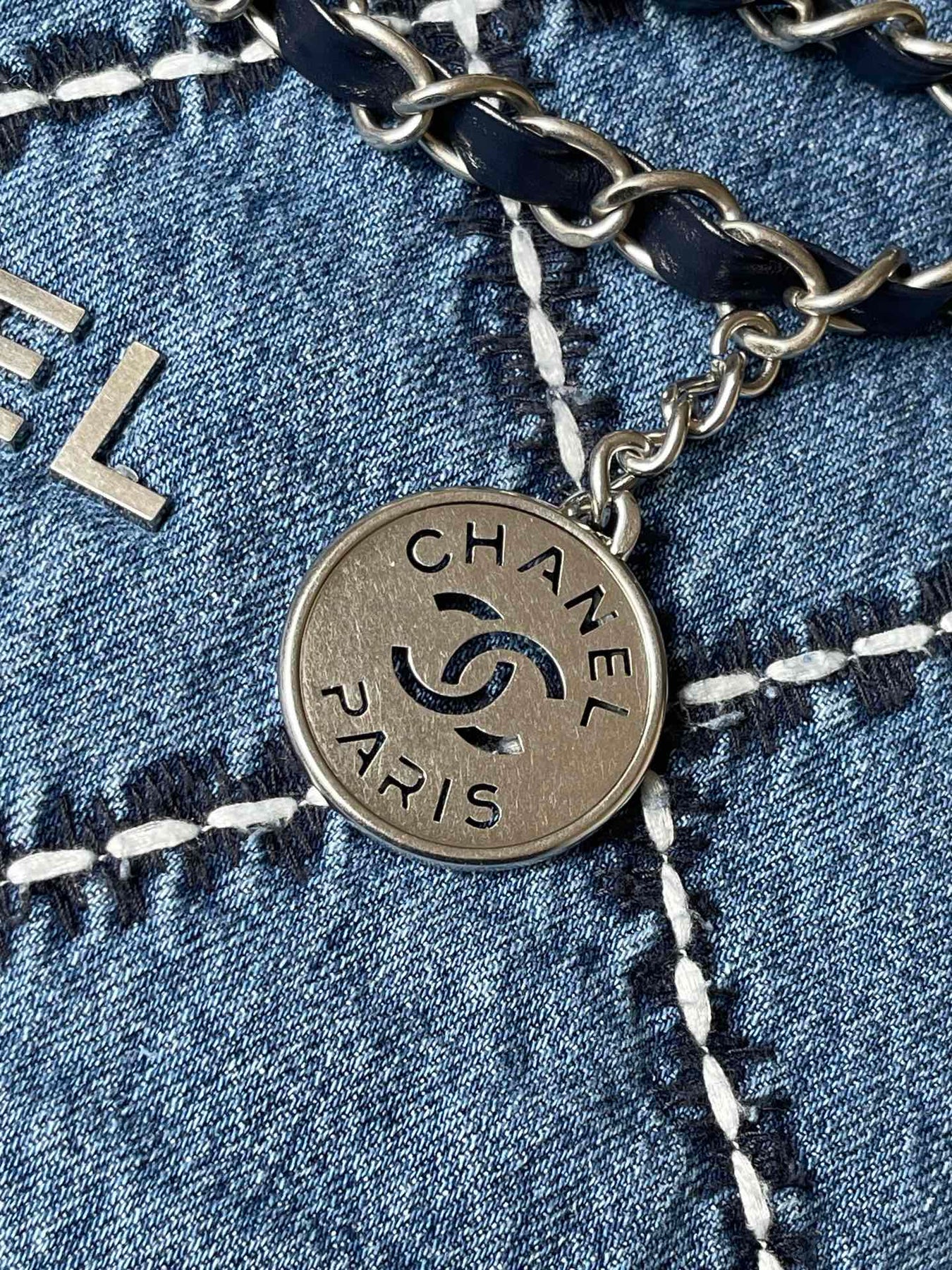 CC MEDIUM 37 CROSSBODY BAG IN BLUE DENIM WITH CHAIN