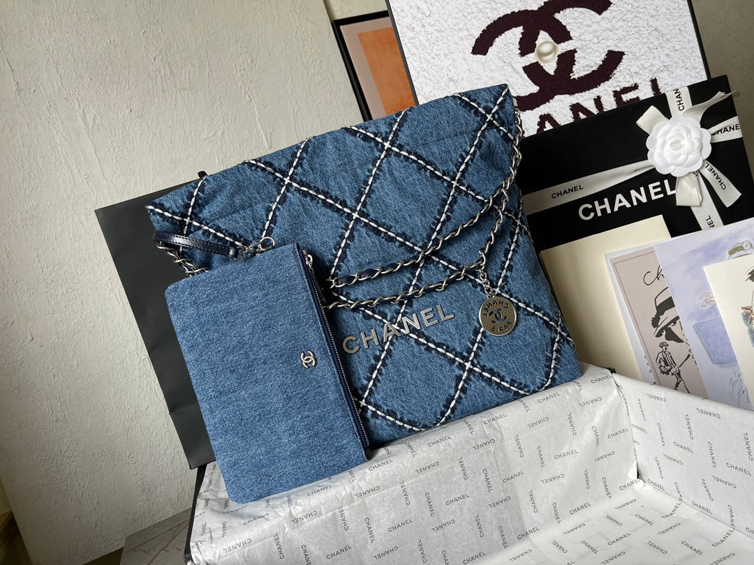 CC MEDIUM 37 CROSSBODY BAG IN BLUE DENIM WITH CHAIN