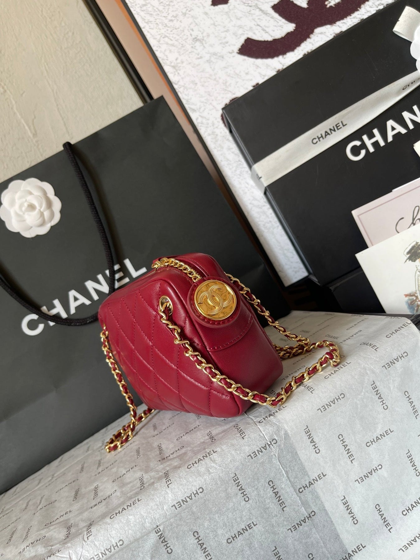 CAMERA BAG 18 IN RED QUILTED LAMBSKIN DOUBLE C GOLD COIN