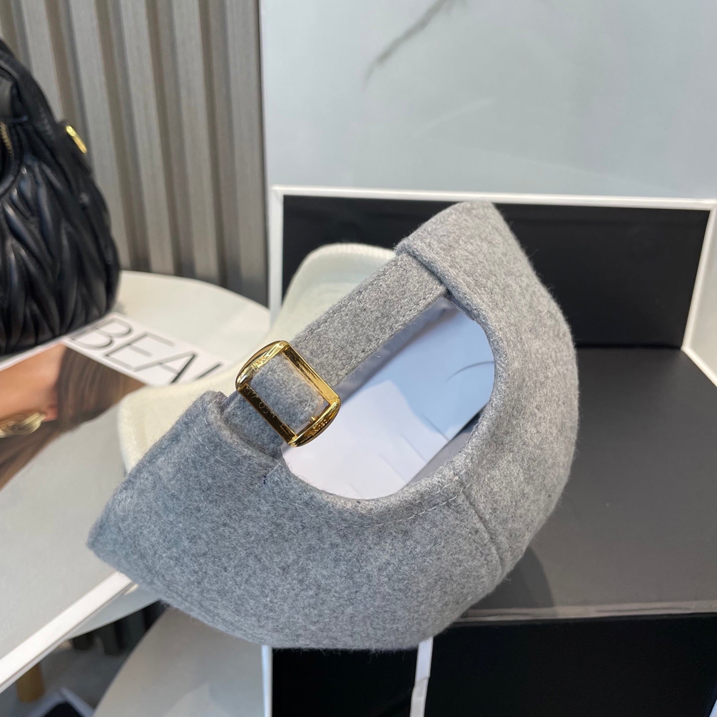 BASEBALL CAP MODEL 652410 IN WHITE AND GRAY FELTED FABRIC