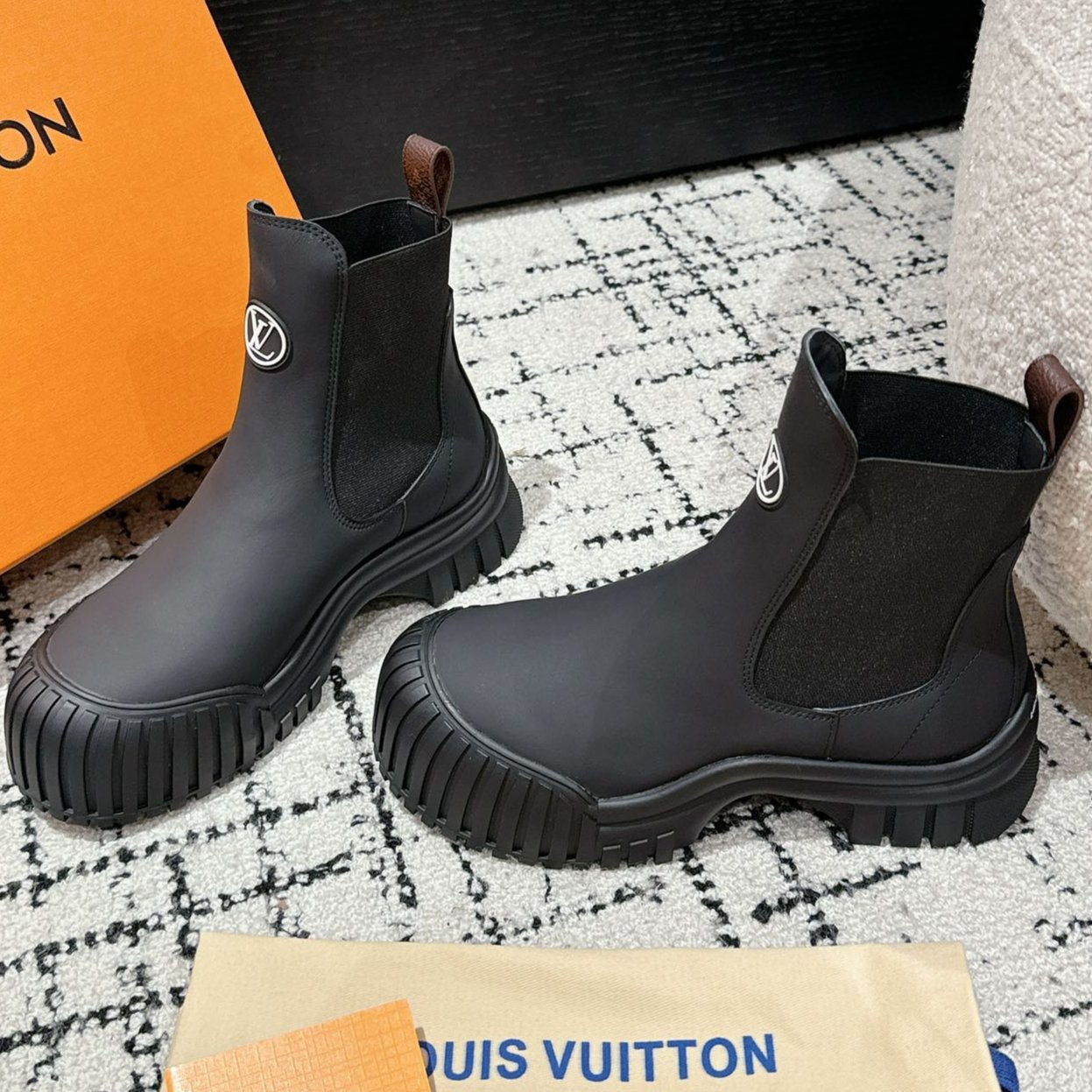 RUBY BOOTS IN BLACK CALFSKIN
