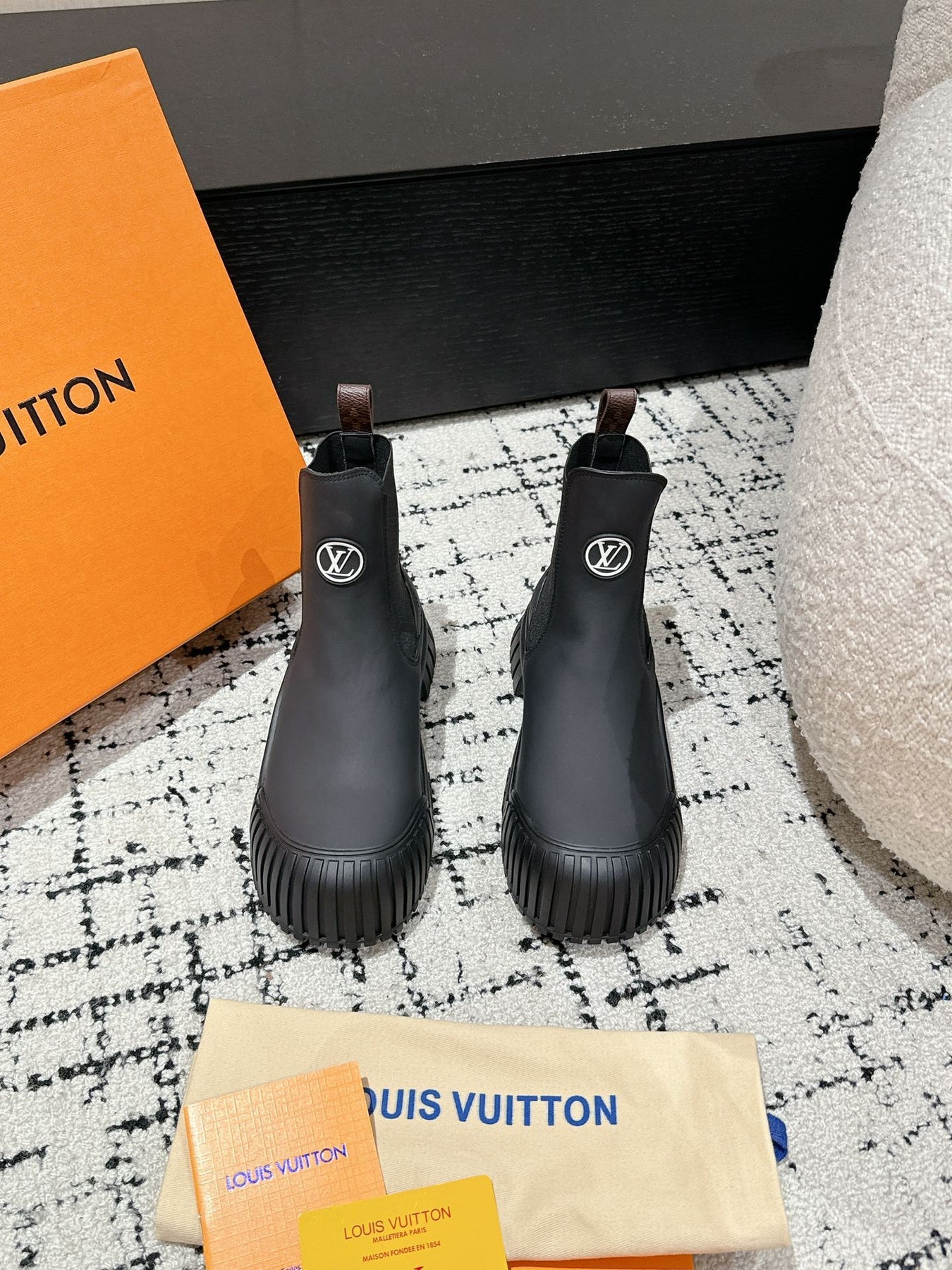 RUBY BOOTS IN BLACK CALFSKIN