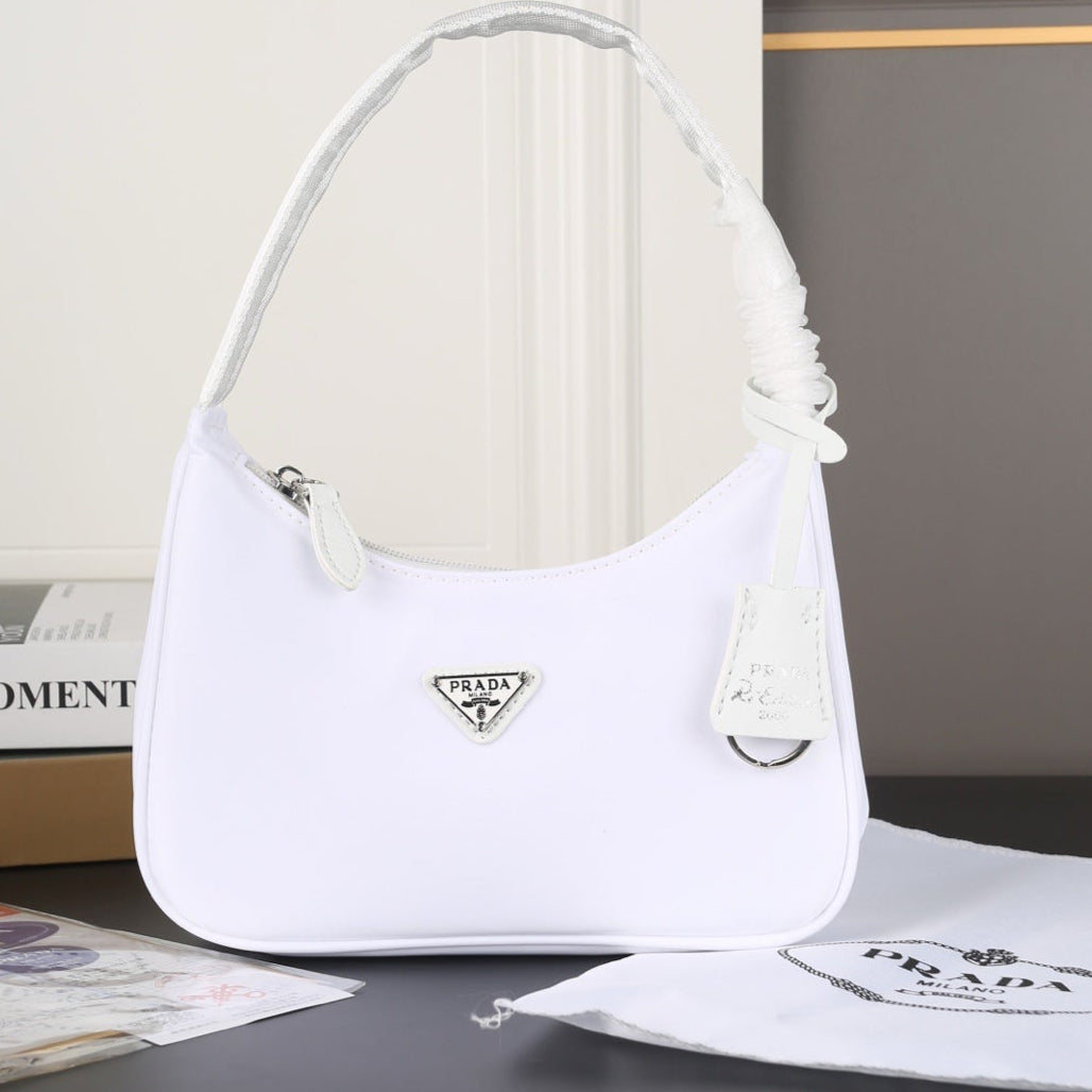 HOBO RE-EDITION BAG 22 IN WHITE RE-NYLON