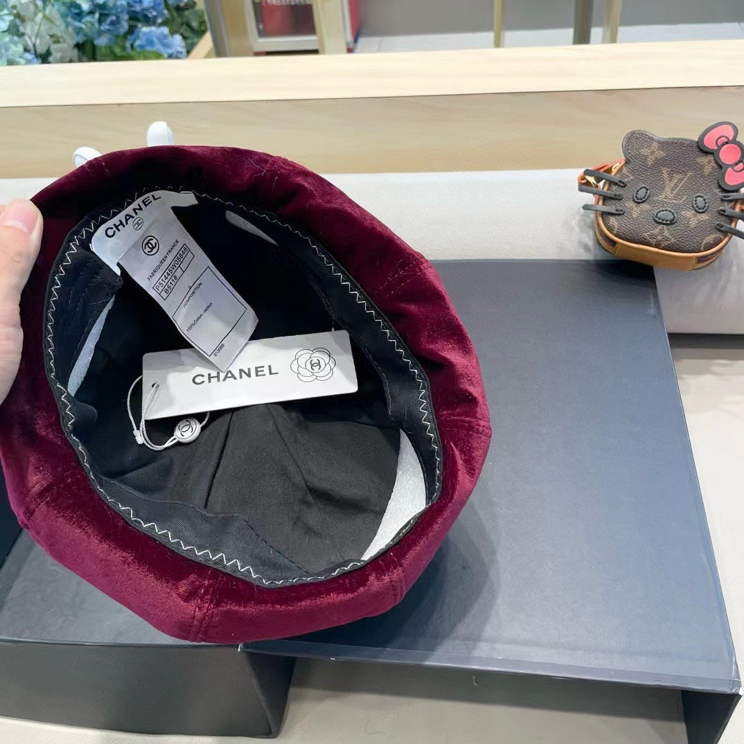 BERET HAT IN MAROON RED VELVET 413325