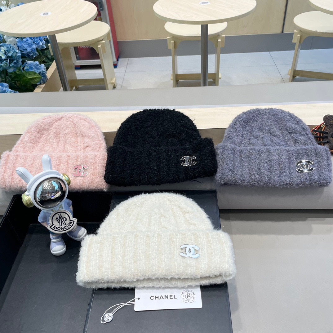 BEANIE HAT IN BLACK WOOL 413326