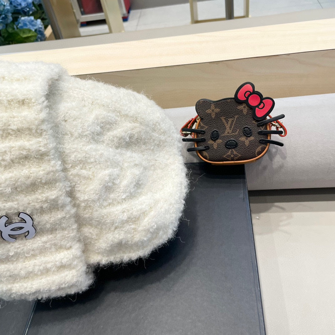 BEANIE HAT IN WHITE WOOL 413328