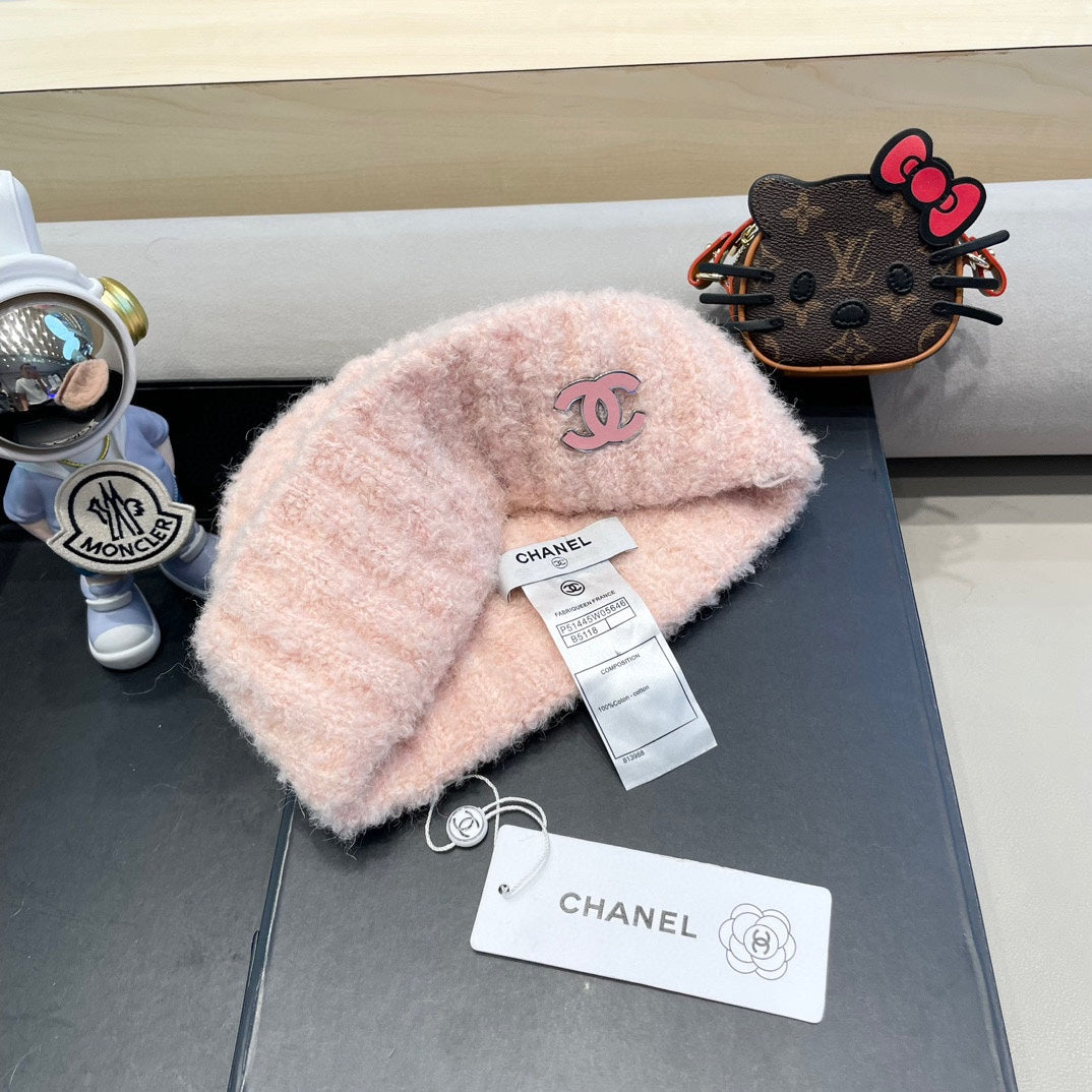 BEANIE HAT IN LIGHT PINK WOOL 413329