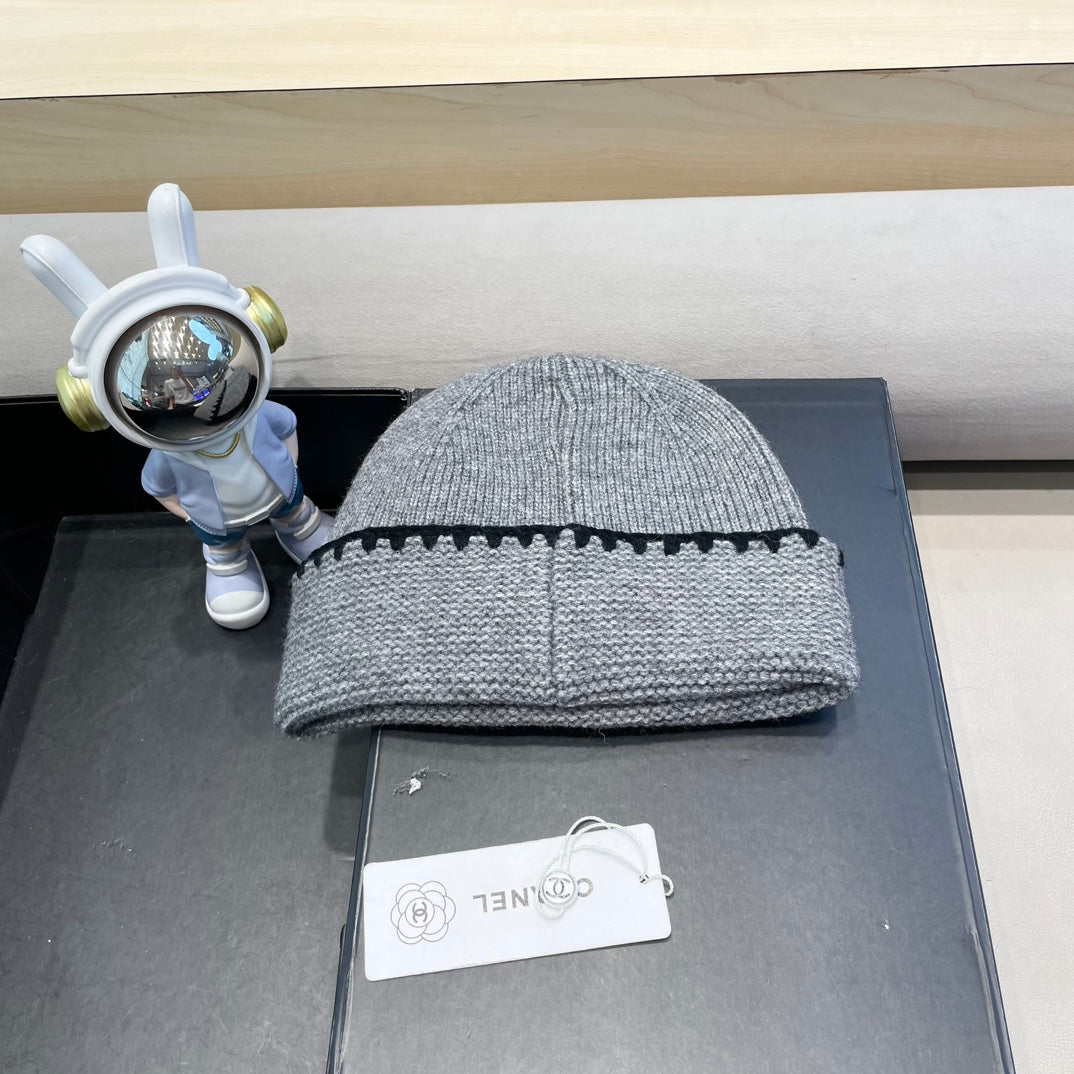 BEANIE HAT IN COAL GRAY WOOL 419780