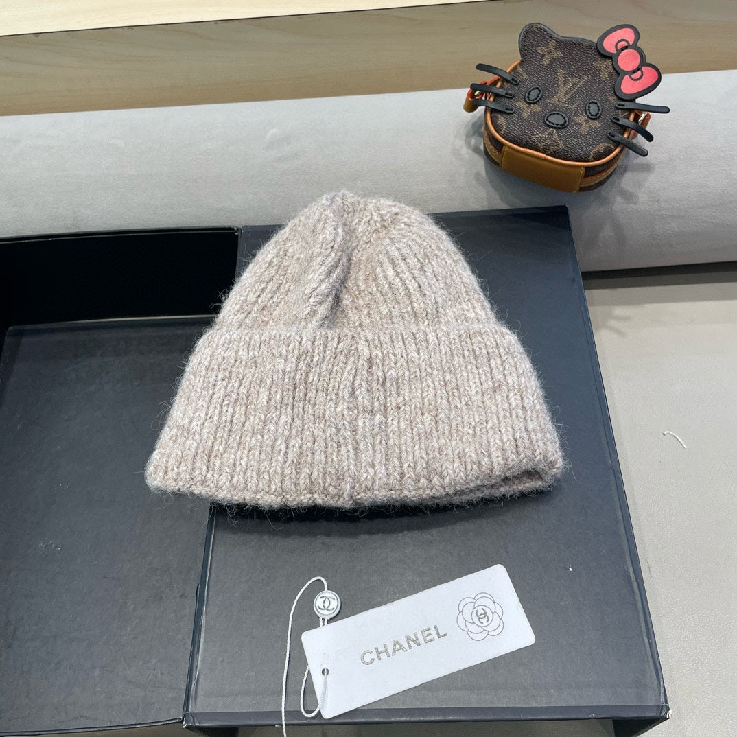 BEANIE HAT IN CAMEL BEIGE WOOL WITH BOW 421255