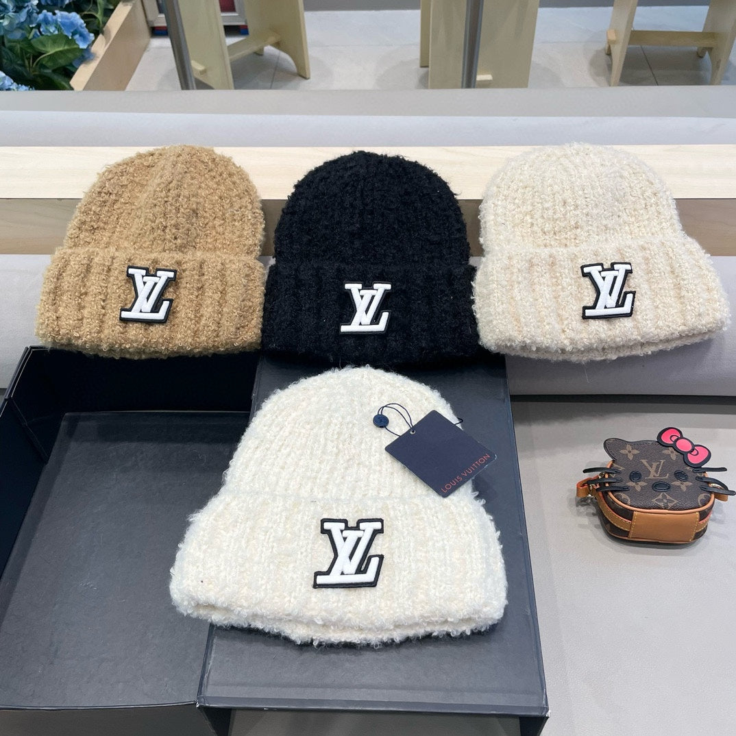 KNITTED BEANIE HAT IN BLACK WOOL 421268