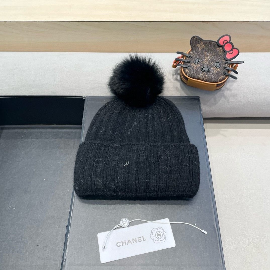 BEANIE HAT IN BLACK WOOL 426234