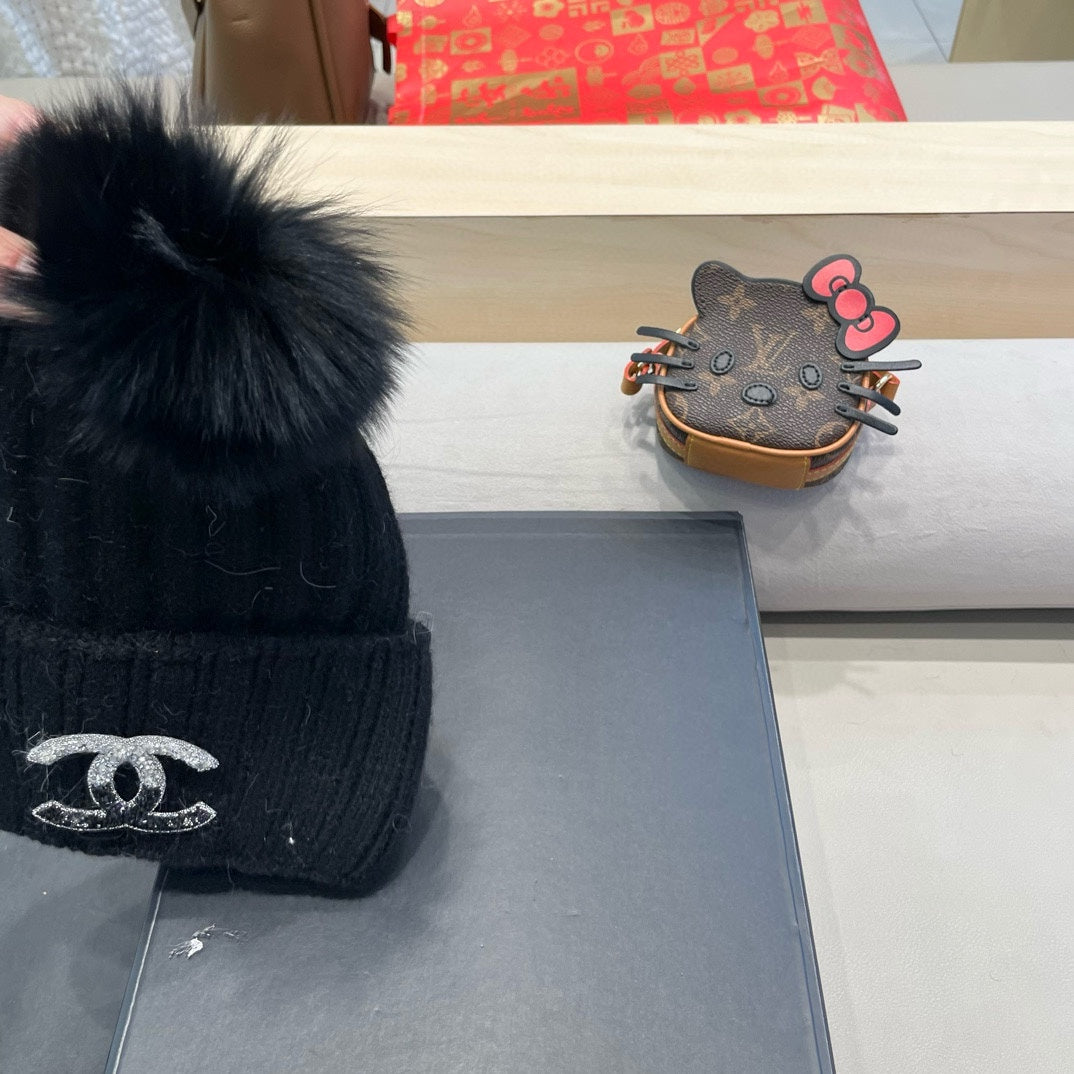 BEANIE HAT IN BLACK WOOL 426234