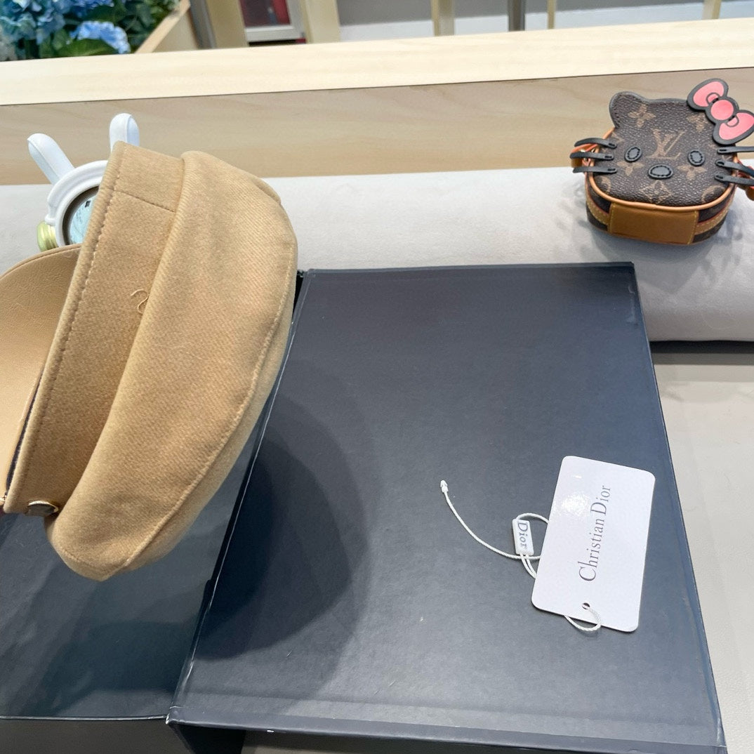 BAKER BOY HAT IN BOUTIQUE BEIGE COTTON AND LEATHER 428244