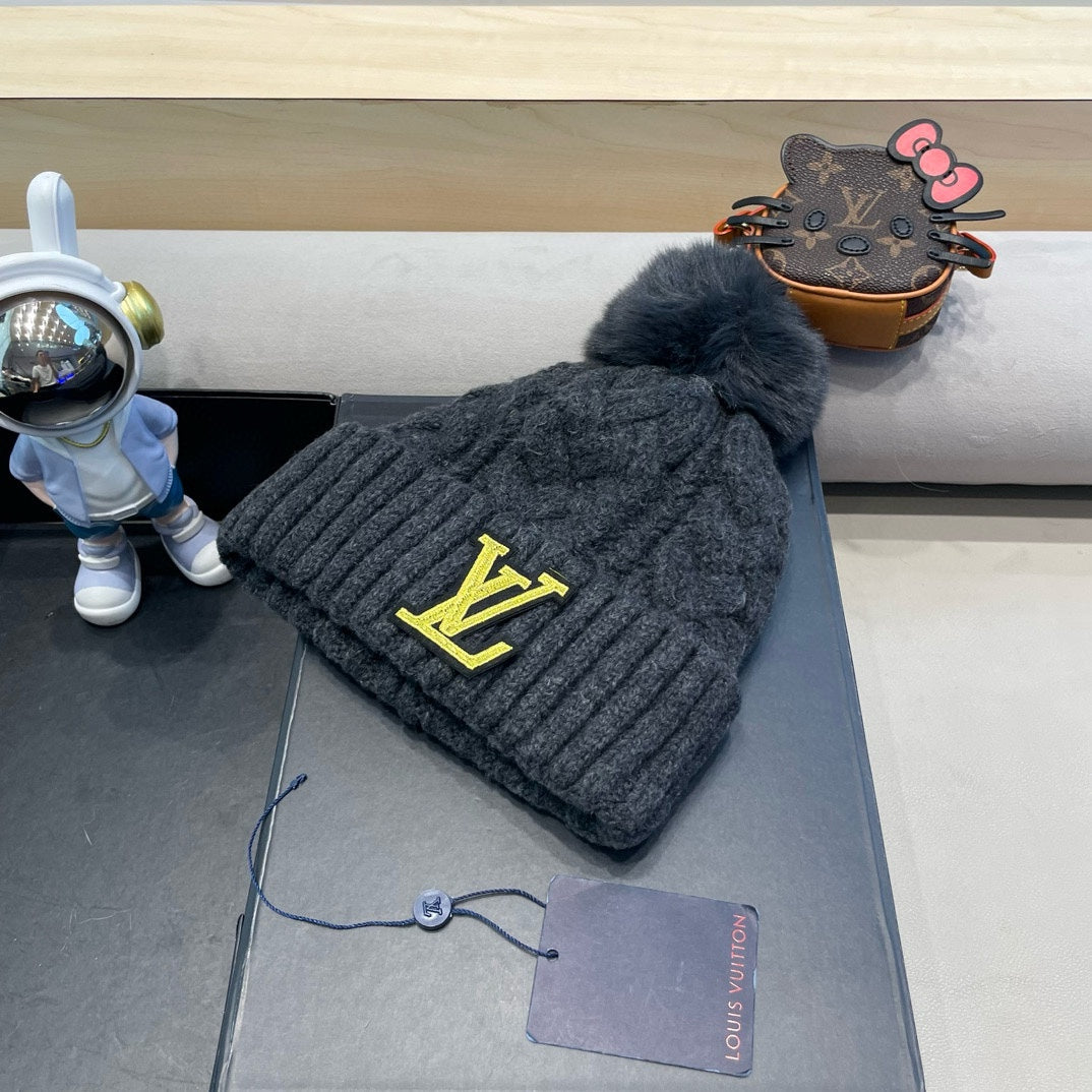 KNITTED BEANIE HAT IN BLACK WOOL AND LAMB FUR 430044