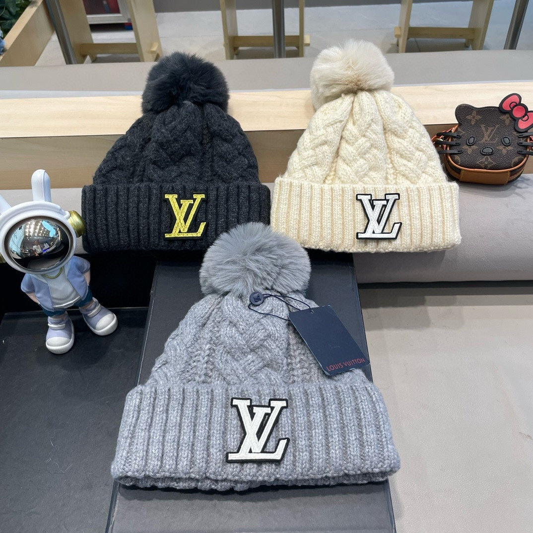 KNITTED BEANIE HAT IN BLACK WOOL AND LAMB FUR 430044