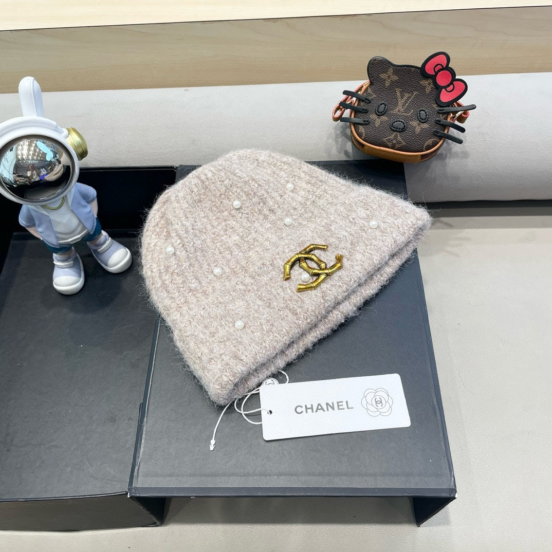 BEANIE HAT IN KHAKI BROWN WOOL 430084