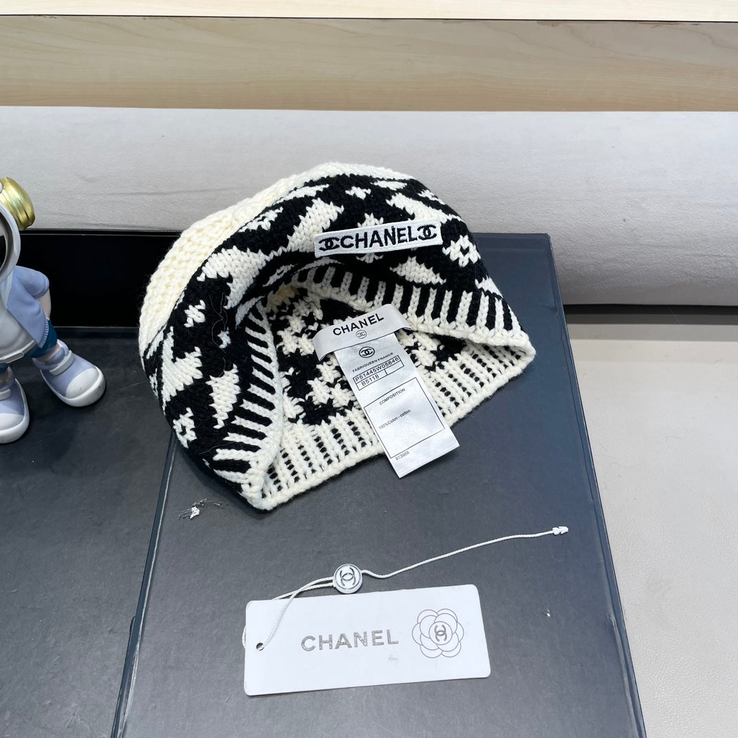 BEANIE HAT IN WHITE MIX BLACK WOOL 431697