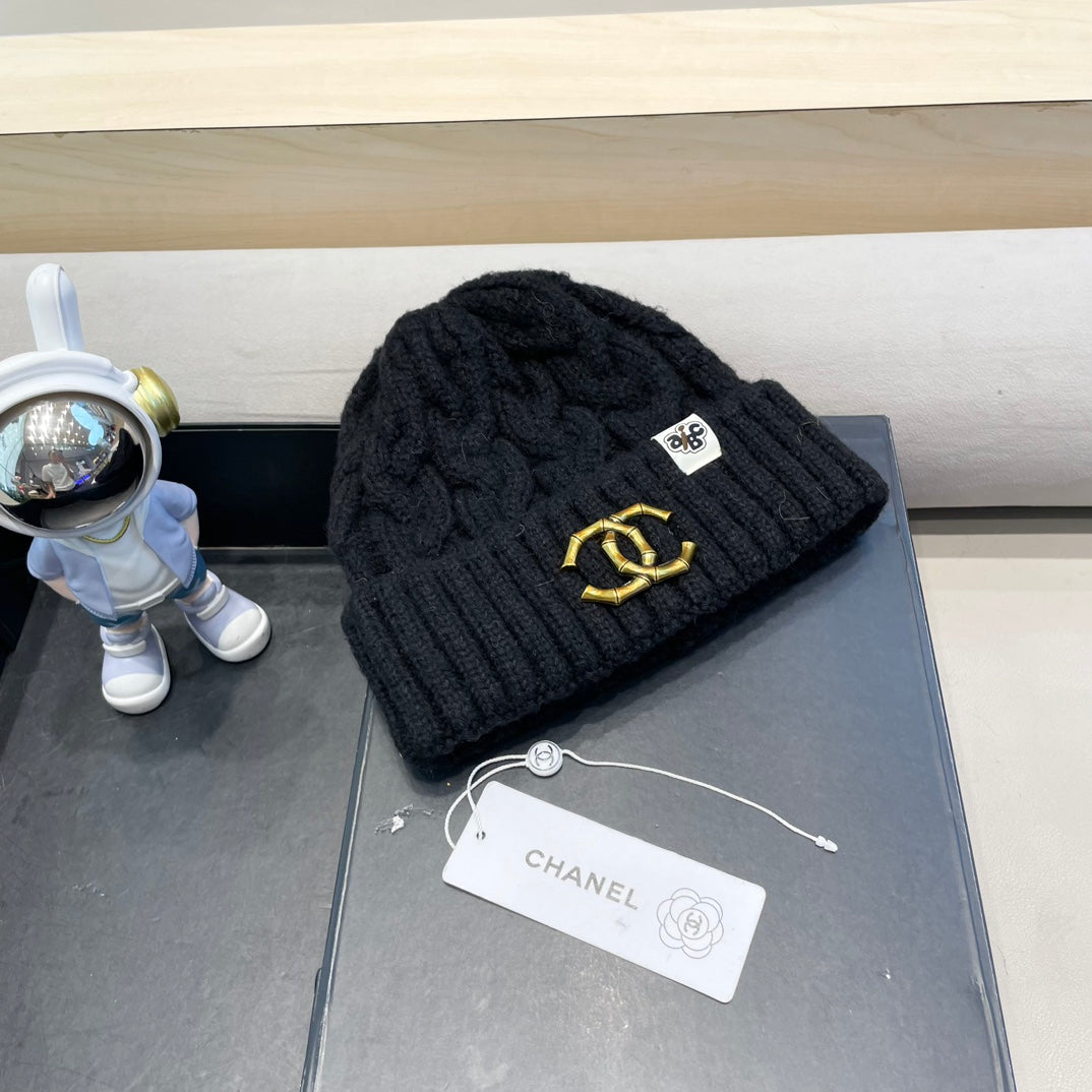 BEANIE HAT IN BLACK WOOL 431707