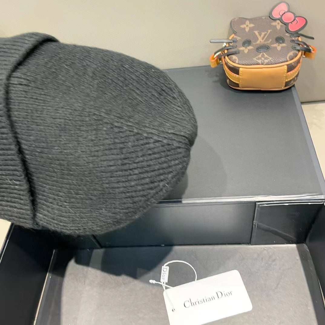 KNITTED BEANIE HAT IN BLACK WOOL AND RABBIT FUR 439678