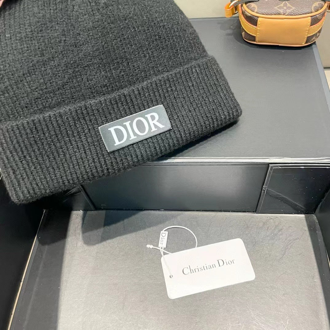 KNITTED BEANIE HAT IN BLACK WOOL AND RABBIT FUR 439678