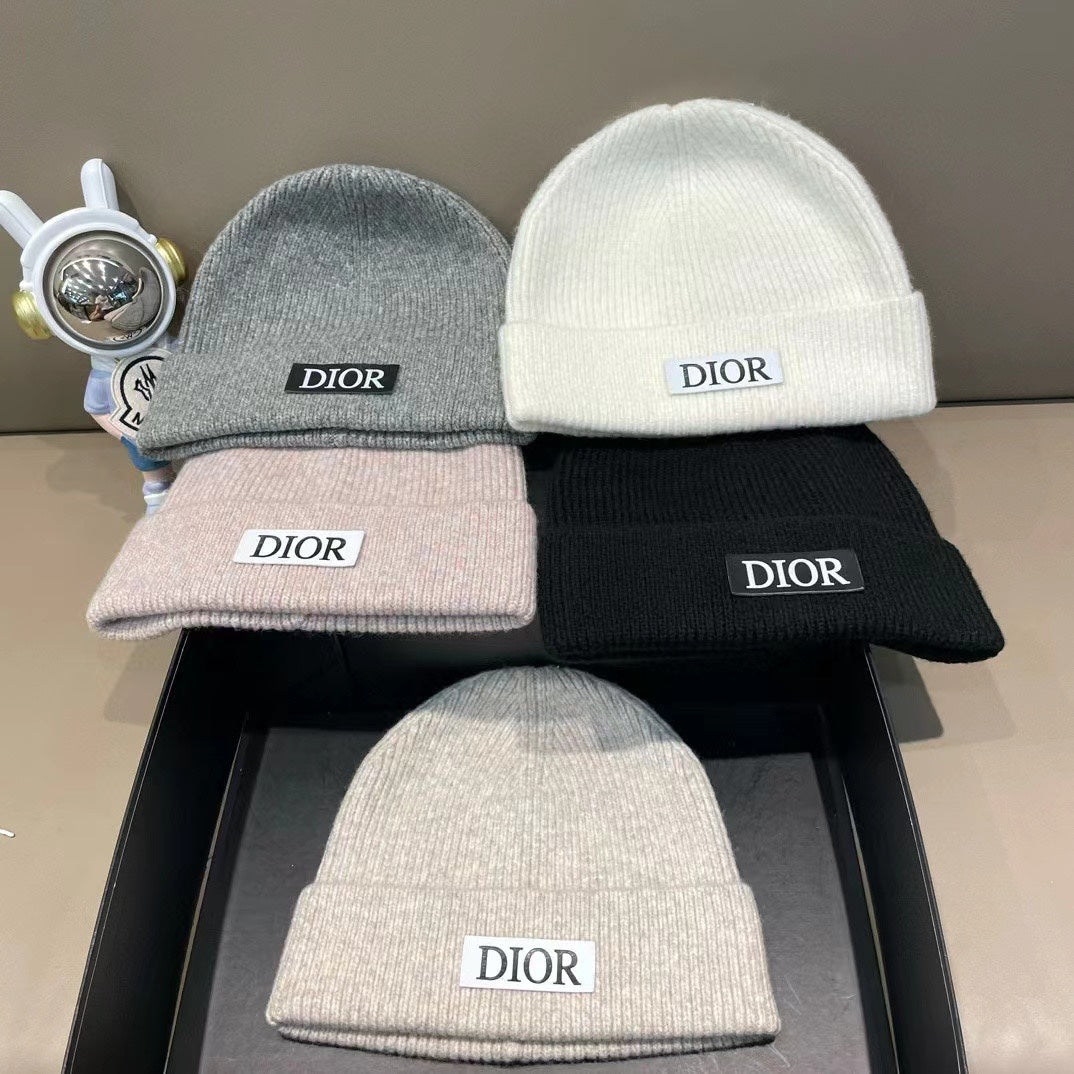 KNITTED BEANIE HAT IN LIGHT BEIGE WOOL AND RABBIT FUR 439679