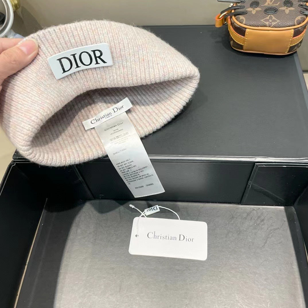 KNITTED BEANIE HAT IN LIGHT BEIGE WOOL AND RABBIT FUR 439679