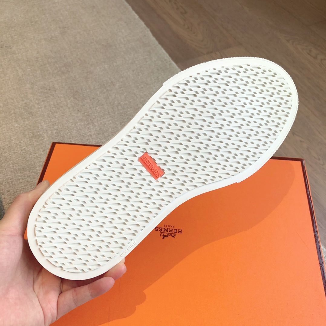 GET SNEAKER WHITE CALFSKIN WITH SKY MOTIFS