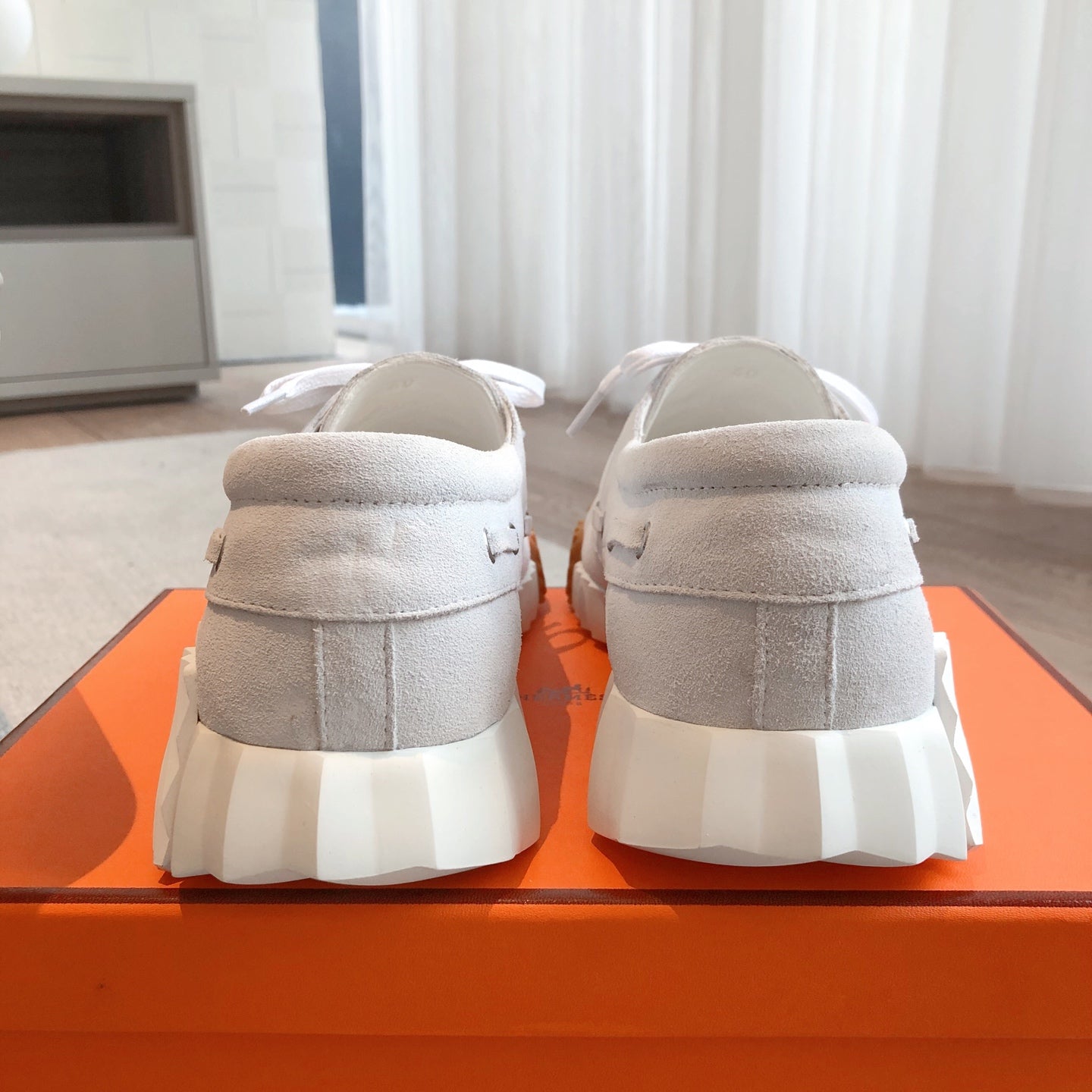 KETCH SNEAKER IN PALE GRAY SUEDE