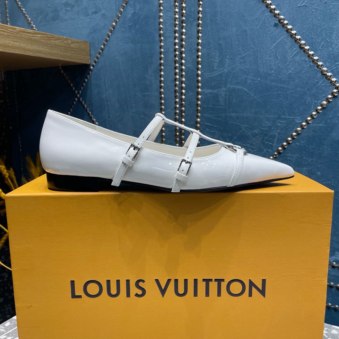 POINTED FLAT SHOES IN WHITE CALFSKIN