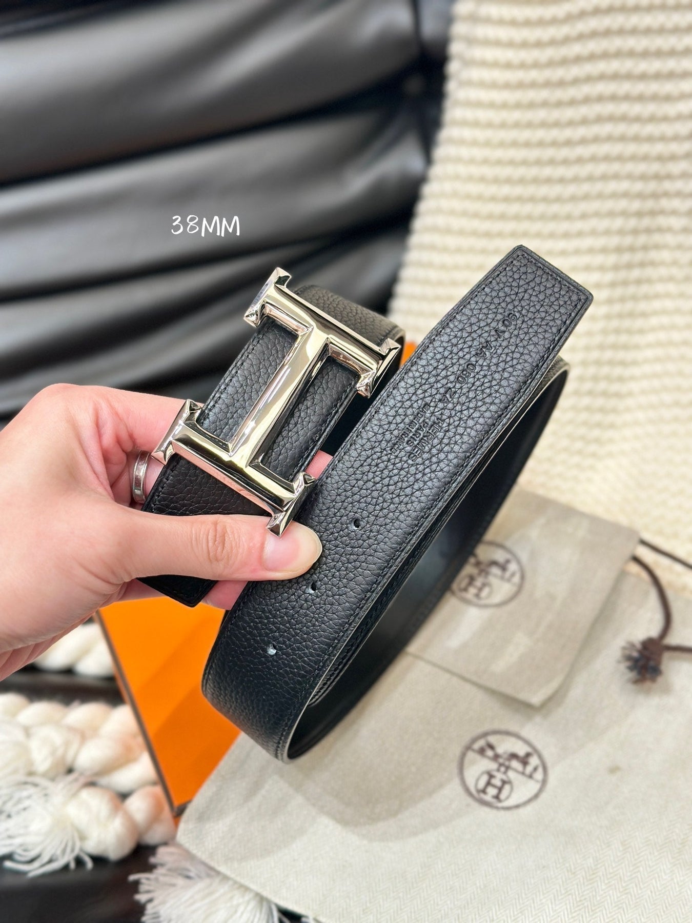 HM 5382 BELT SILVER BUCKLE & REVERSIBLE BLACK LEATHER STRAP 38MM