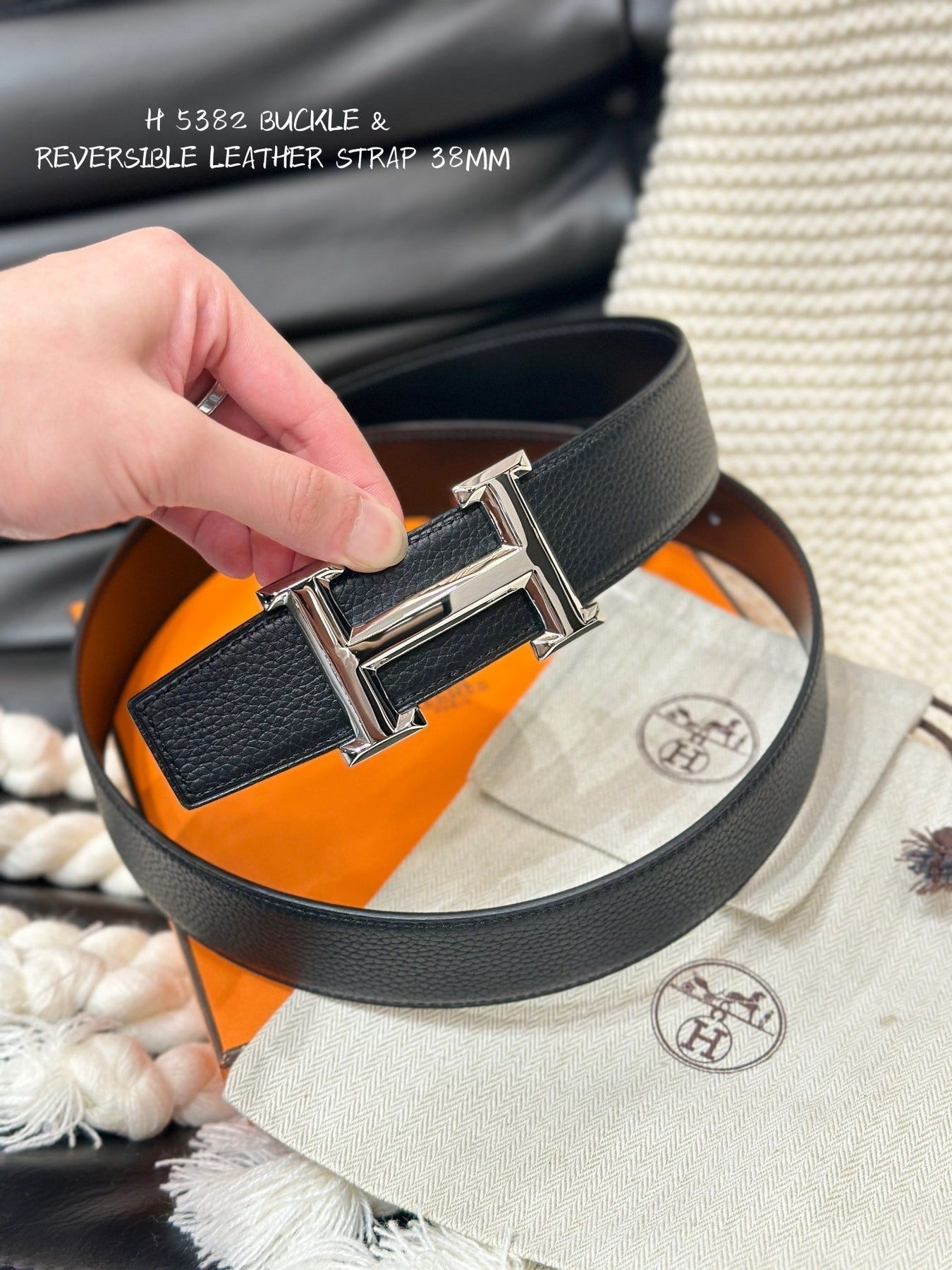HM 5382 BELT SILVER BUCKLE & REVERSIBLE BLACK LEATHER STRAP 38MM
