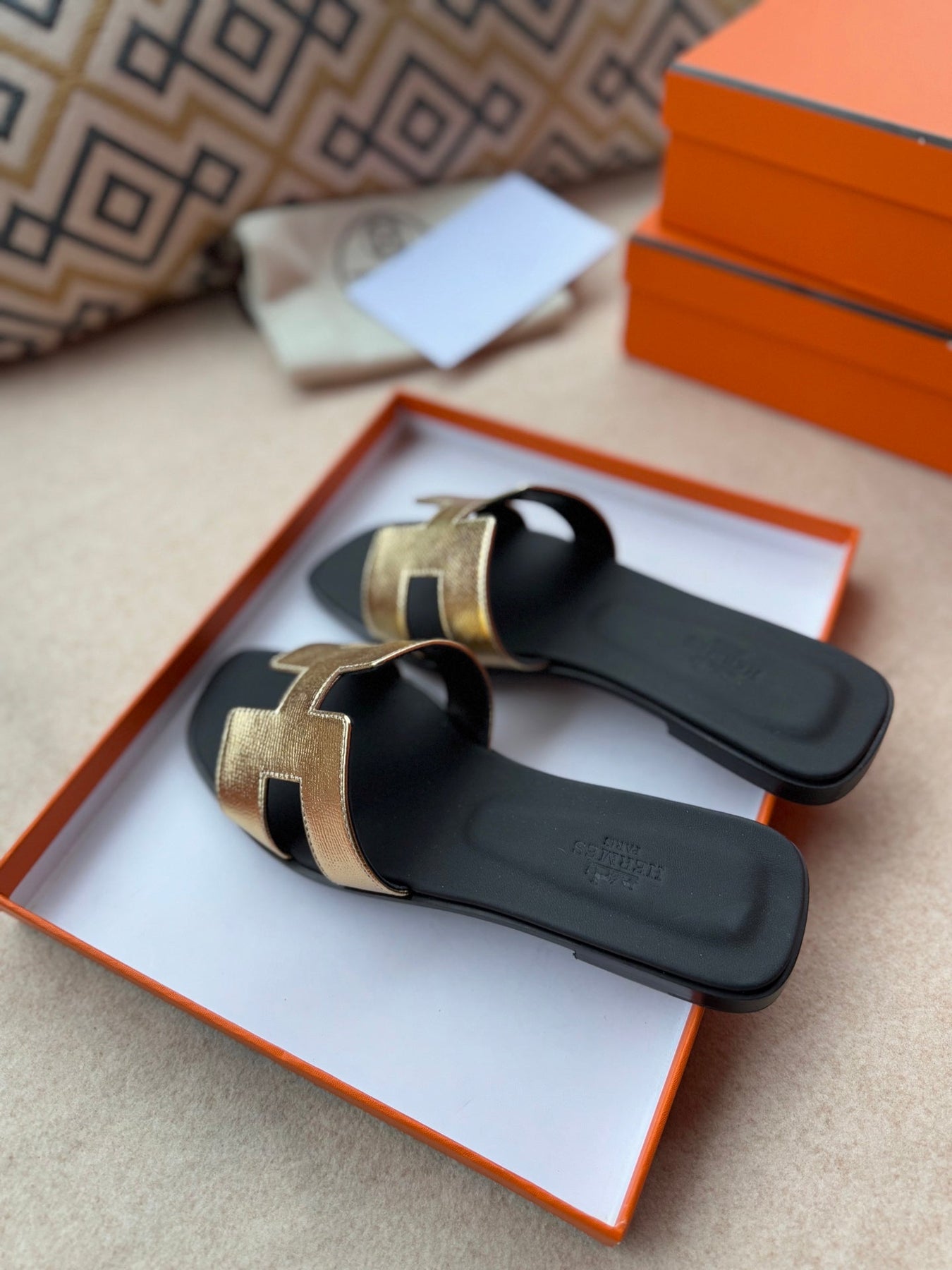 0RAN SANDALS IN LIGHT GOLD CALFSKIN