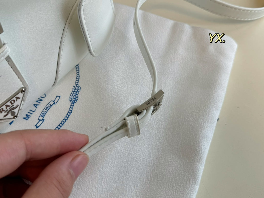 PRA 23 MOON PADDED BAG WHITE CALFSKIN WITH STRAP