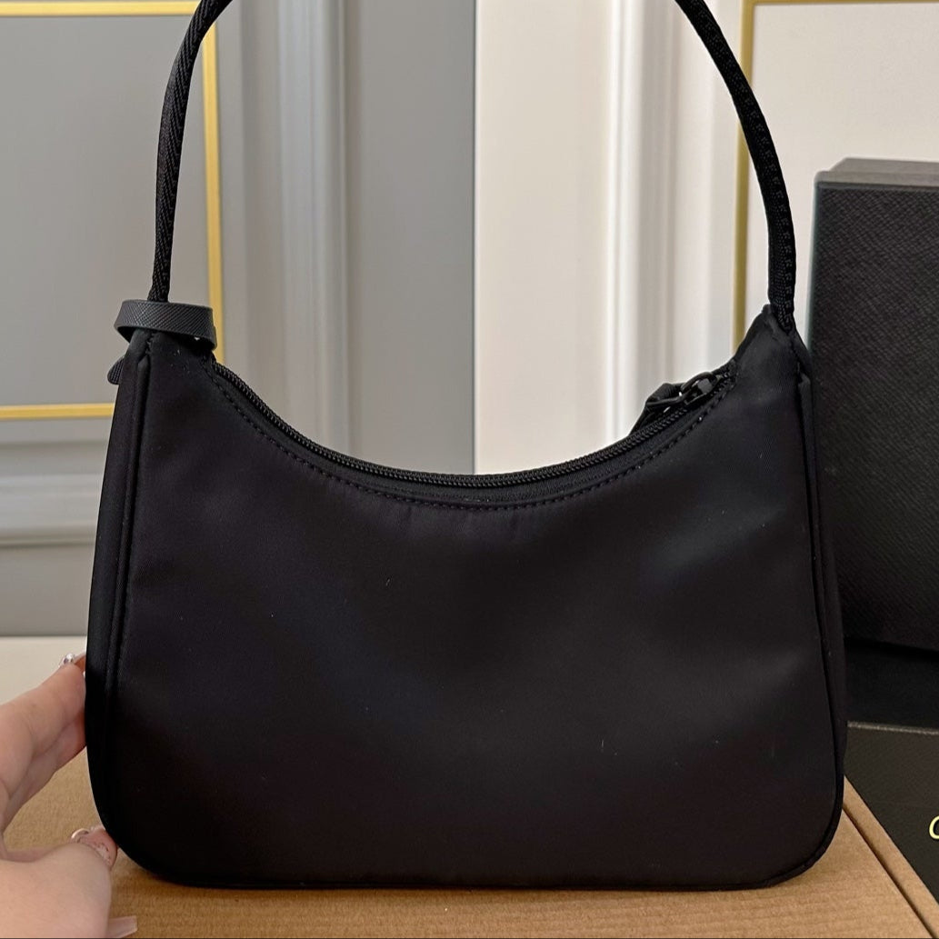 HOBO RE-EDITION BAG 22 IN BLACK RE-NYLON